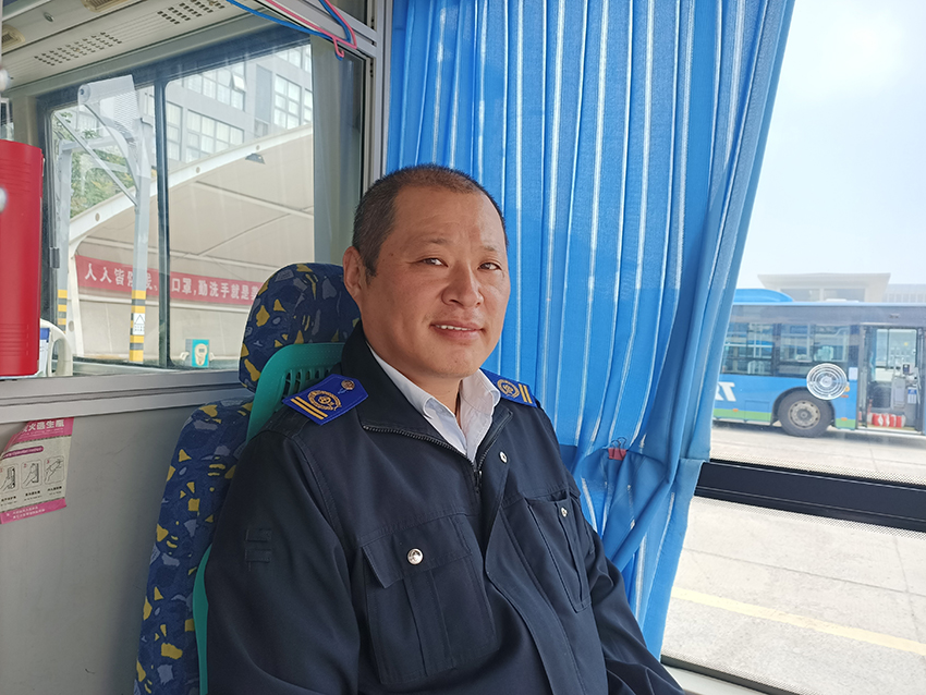 乘客手寫(xiě)感謝信致謝B13線(xiàn)駕駛員曹華偉