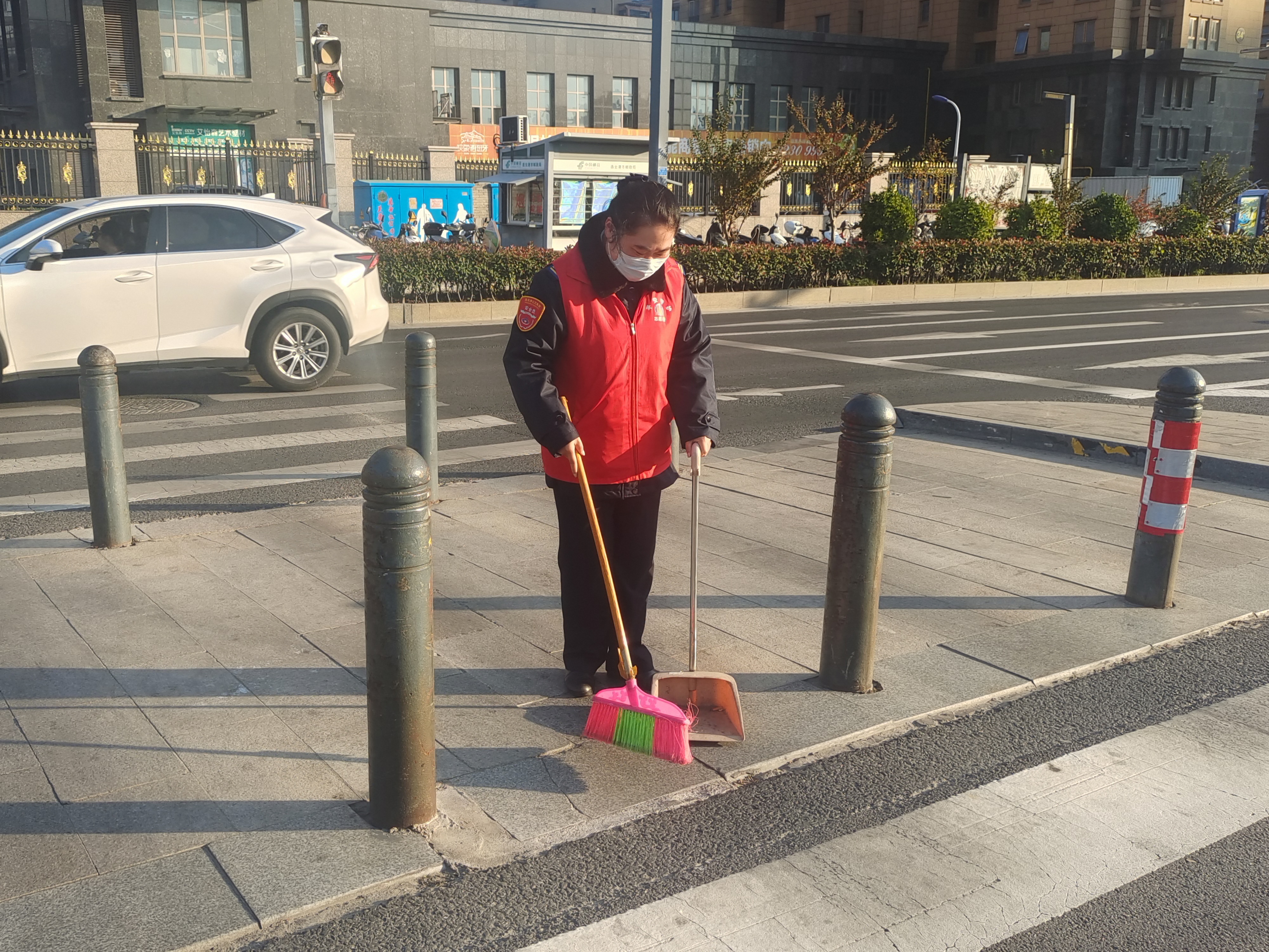 快速公交事業(yè)部站務(wù)員王媛幫助乘客找回丟失的物品獲感謝