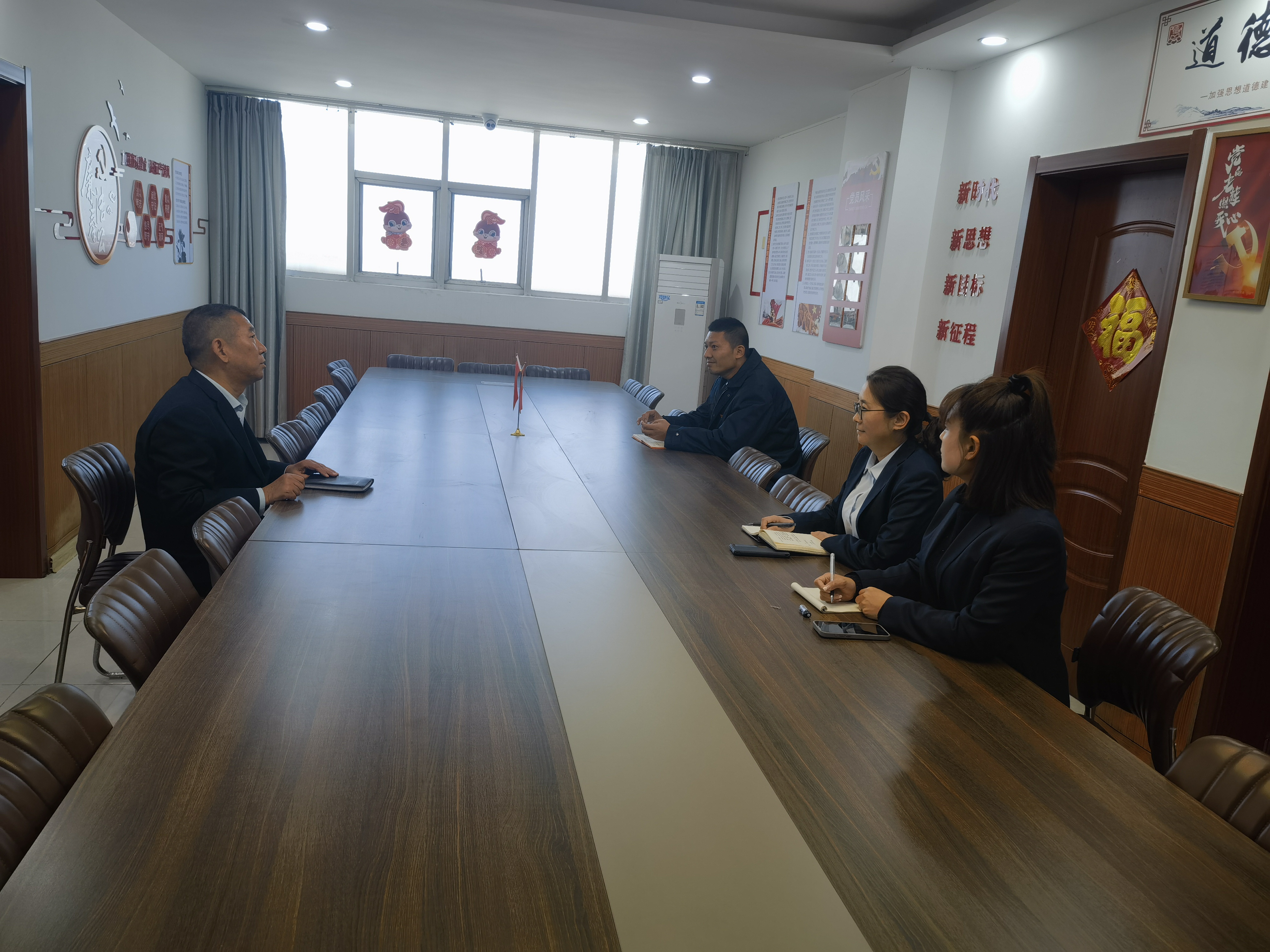 公交集團(tuán)公交事業(yè)一部理論中心組學(xué)習(xí)研討《習(xí)近平談治國(guó)理政》第四卷