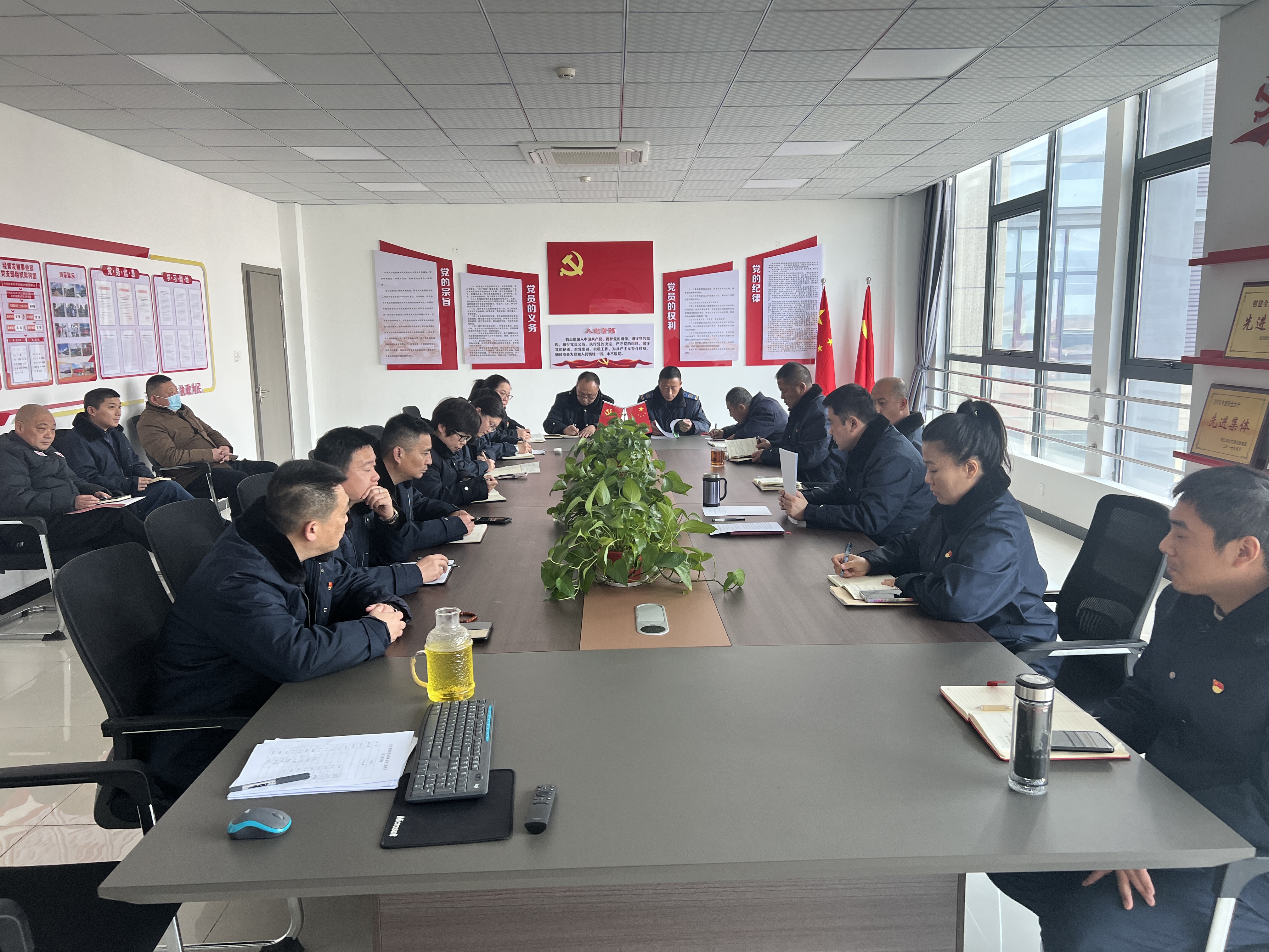 公交集團(tuán)經(jīng)營(yíng)發(fā)展事業(yè)部 集中學(xué)習(xí)《中國(guó)共產(chǎn)黨紀(jì)律處分條例》