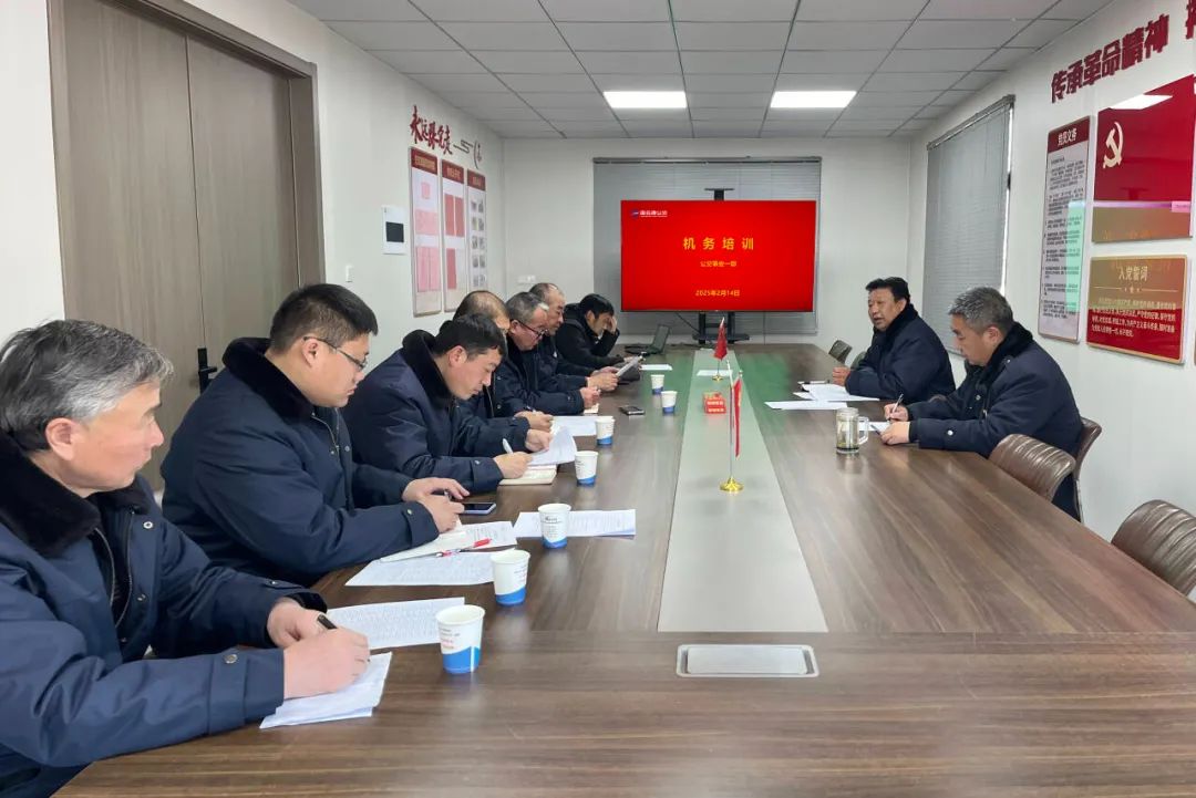 公交集團(tuán)開展機(jī)務(wù)技能提升培訓(xùn)