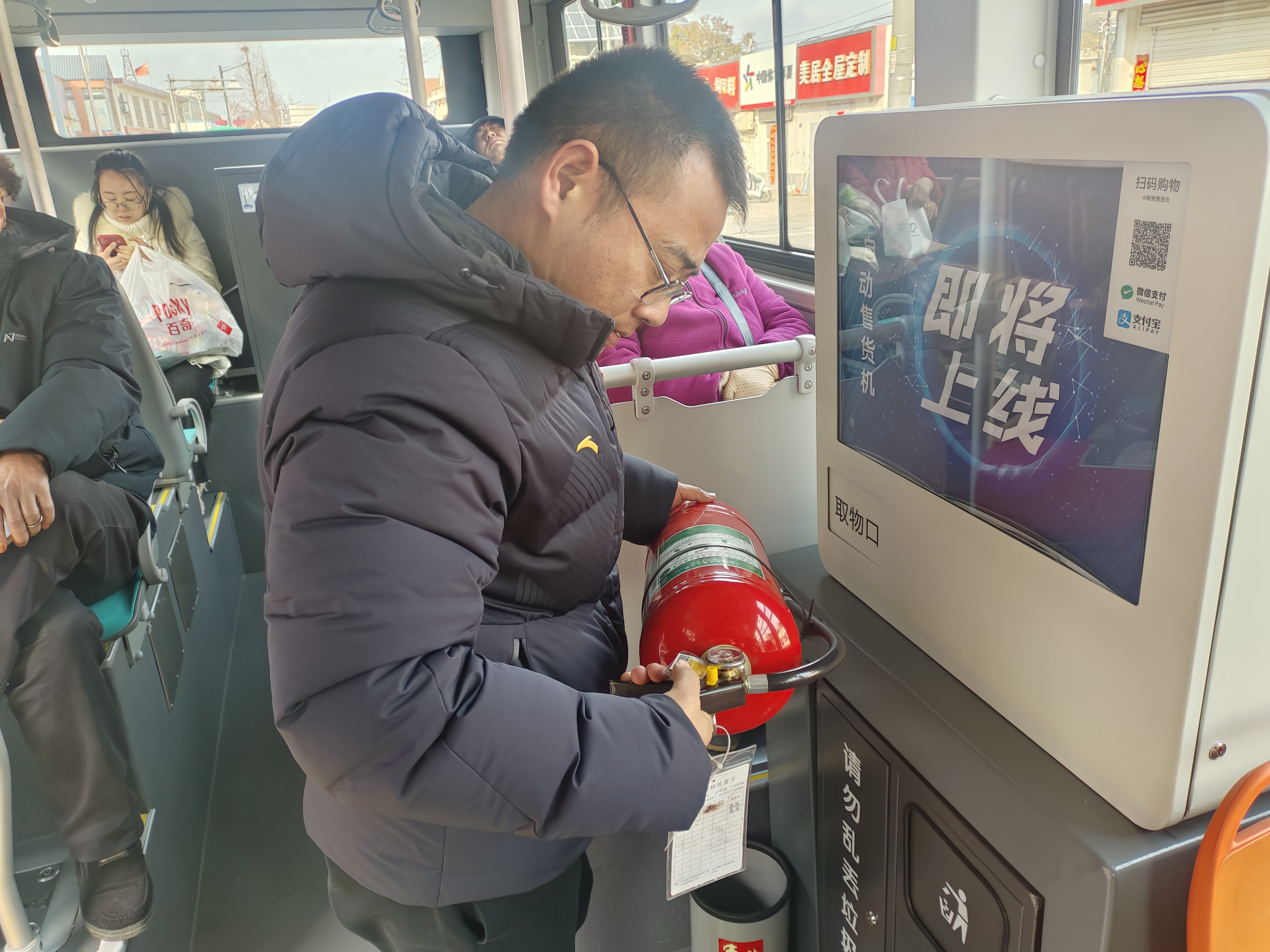 公交集團(tuán)開(kāi)展車(chē)輛安全設(shè)備專(zhuān)項(xiàng)檢查工作