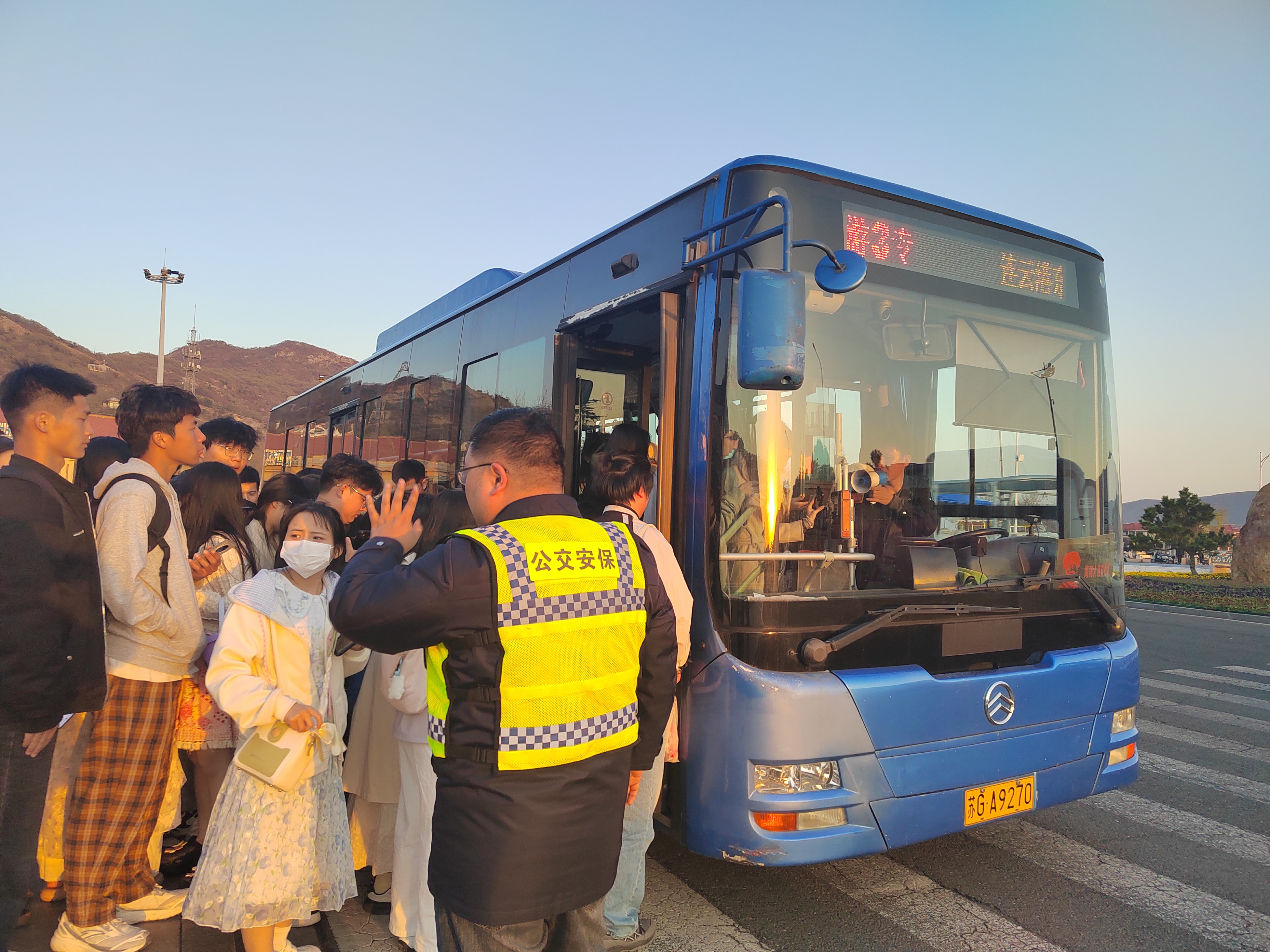 公交集團(tuán)圓滿完成2025年清明小長(zhǎng)假運(yùn)輸保障任務(wù)