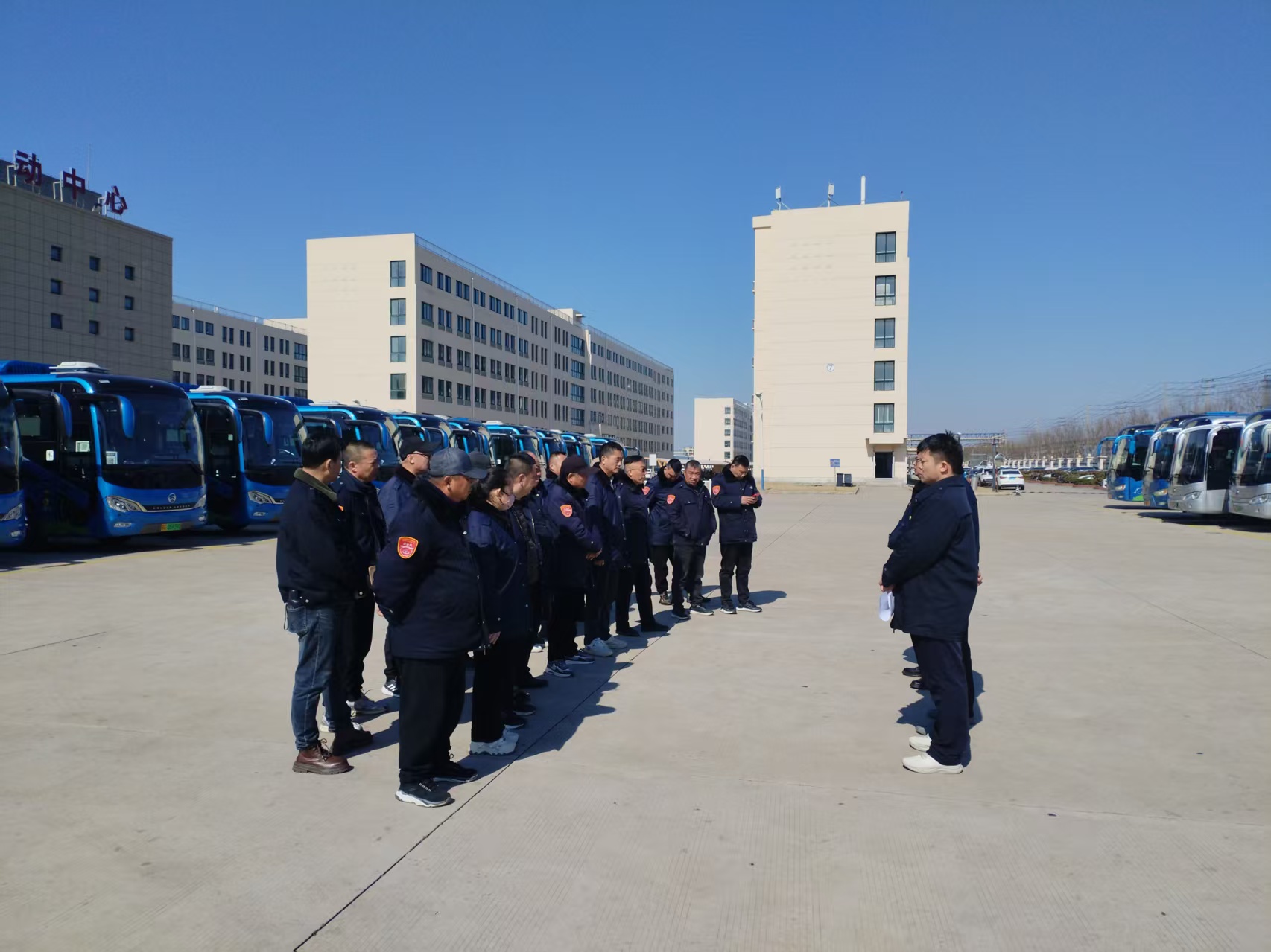 佳連公交召開安全合格班組推進(jìn)交流會(huì)議