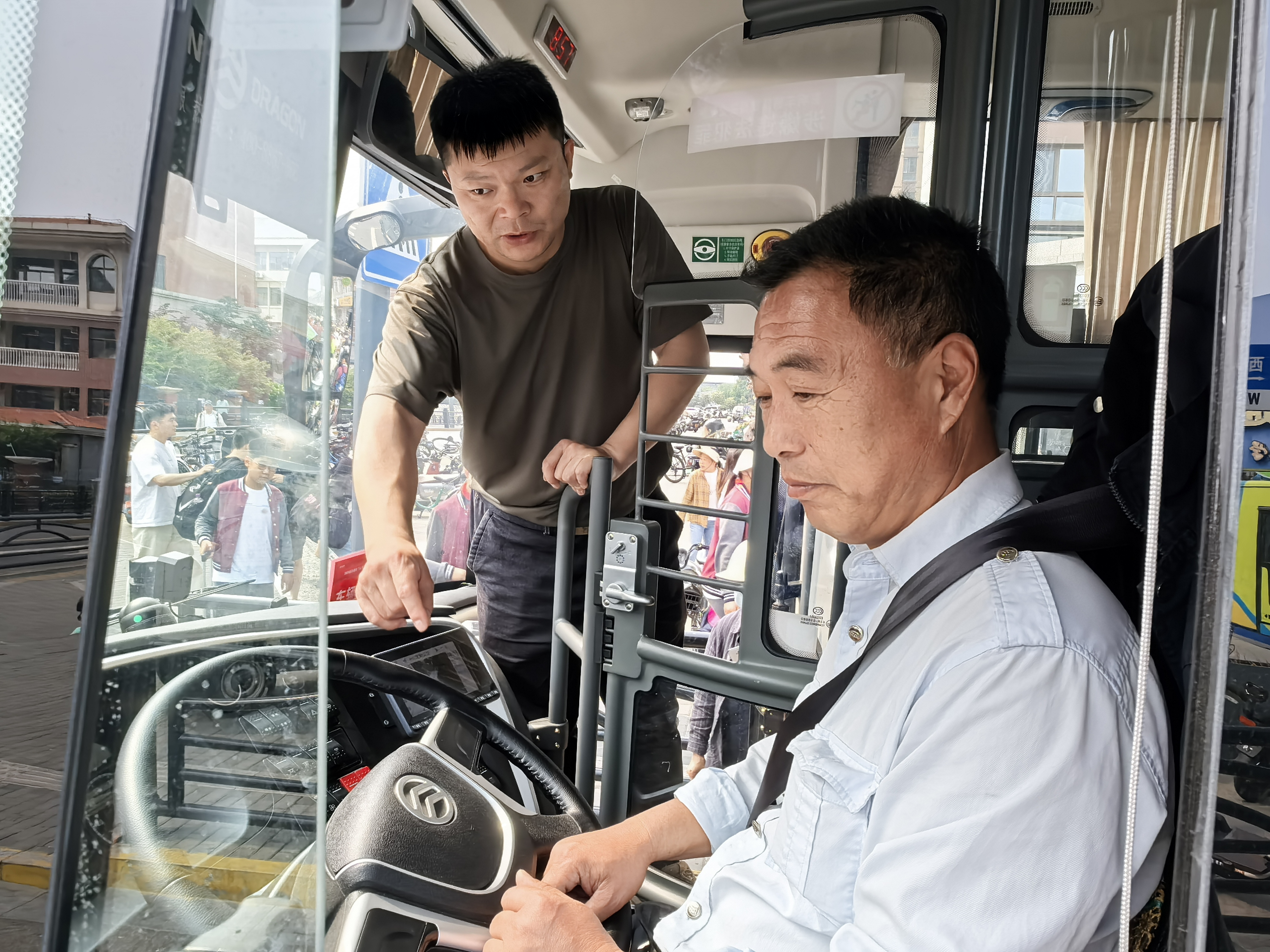 公交集團(tuán)全面強(qiáng)化安全檢查體系 筑牢定制客運(yùn)安全防線