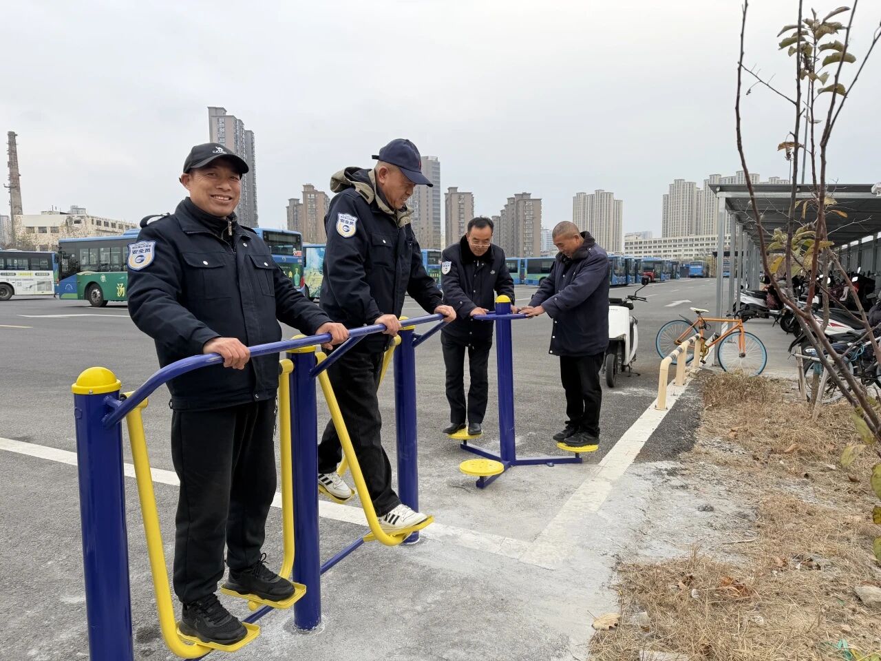 【我為一線辦實(shí)事】健身器材進(jìn)公交場站，關(guān)懷舉措暖一線職工