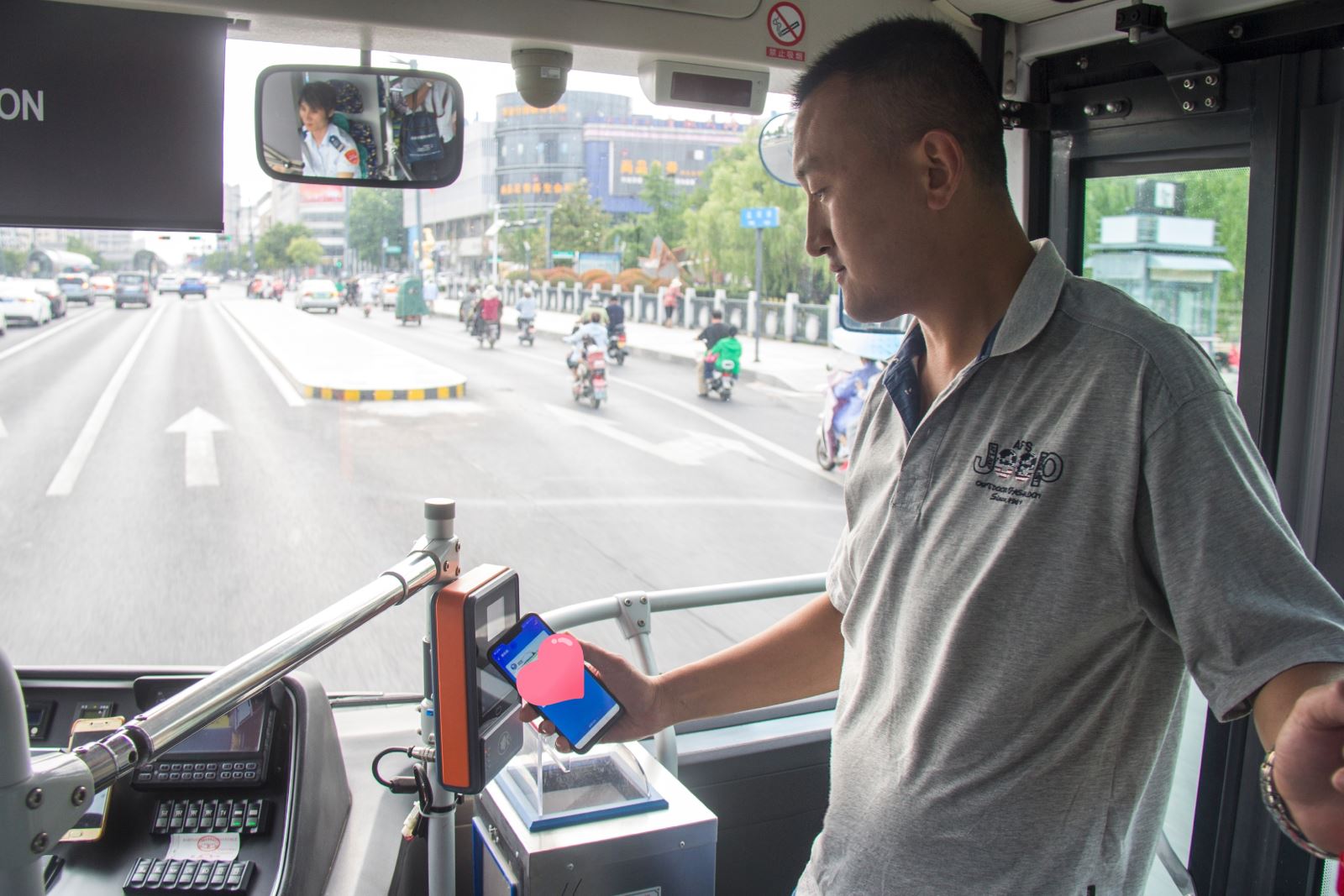 福利！在港城坐公交可以刷支付寶啦！