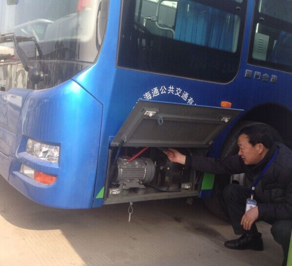 公交東部公司開(kāi)展純電動(dòng)車輛倉(cāng)門專項(xiàng)檢查