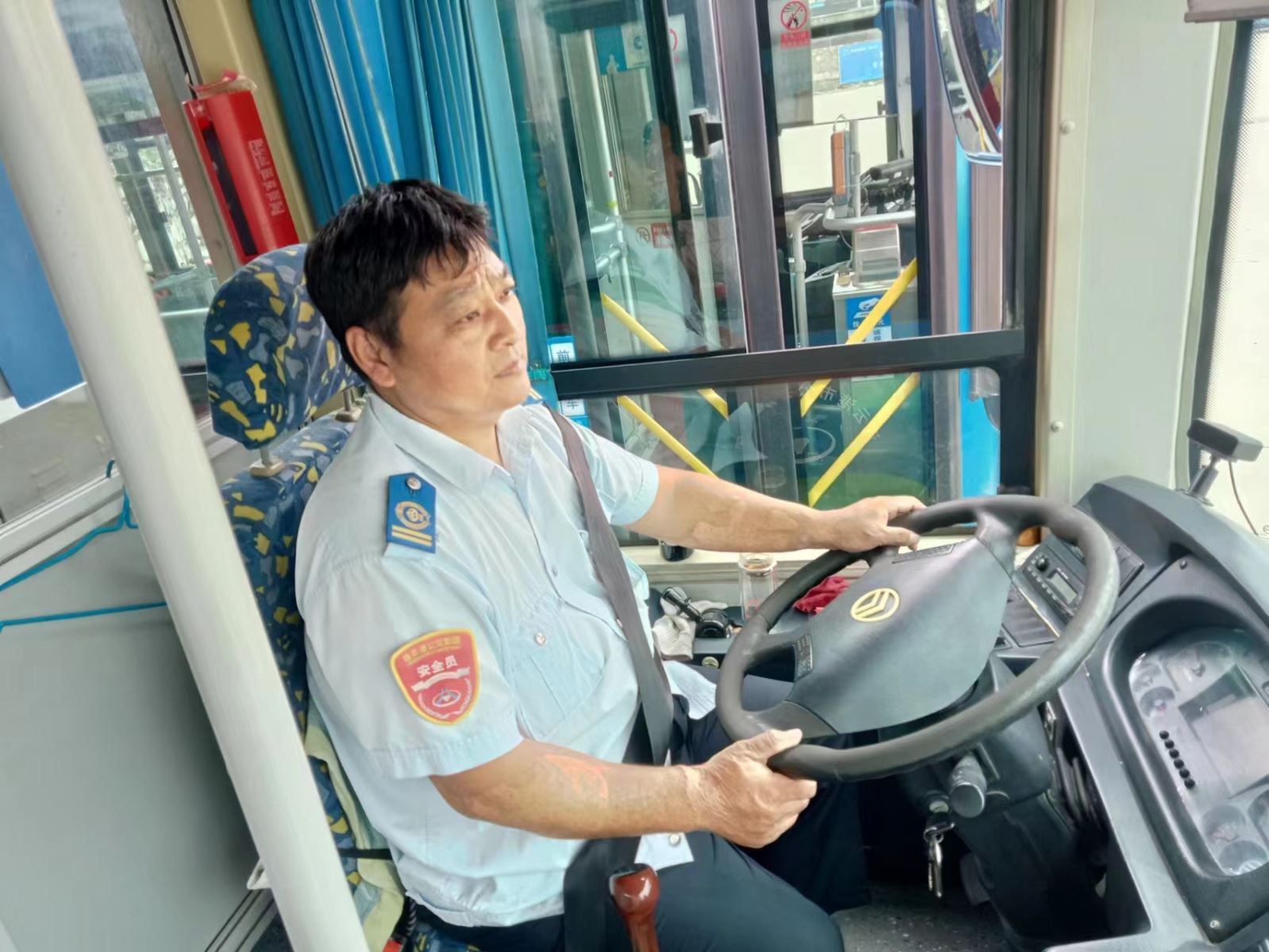 公交事業(yè)一部119路駕駛員武可華拾到手機(jī)及時(shí)歸還獲稱(chēng)贊