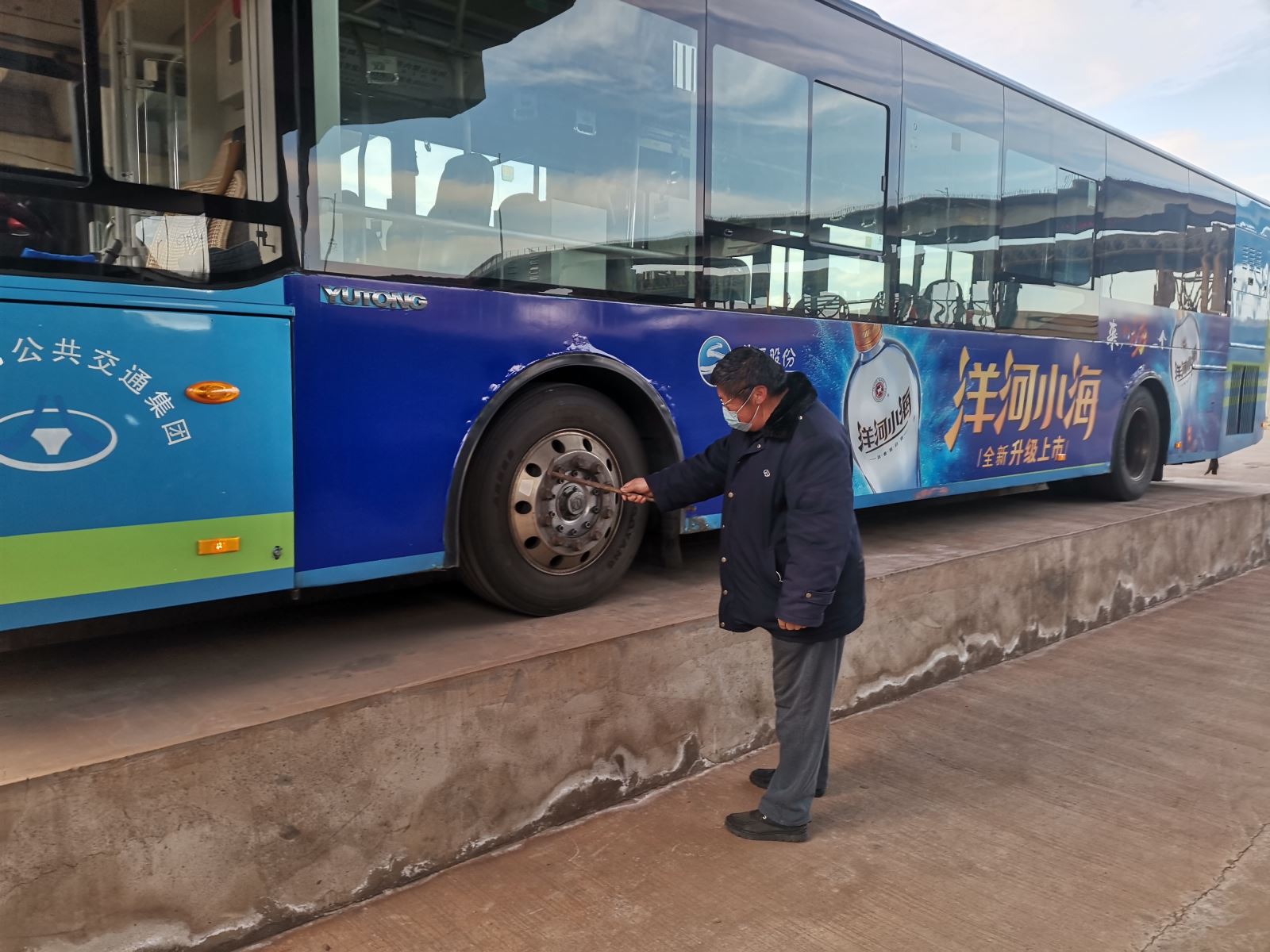 公交集團(tuán)公交事業(yè)二部開(kāi)展春節(jié)前安全生產(chǎn)專項(xiàng)大檢查