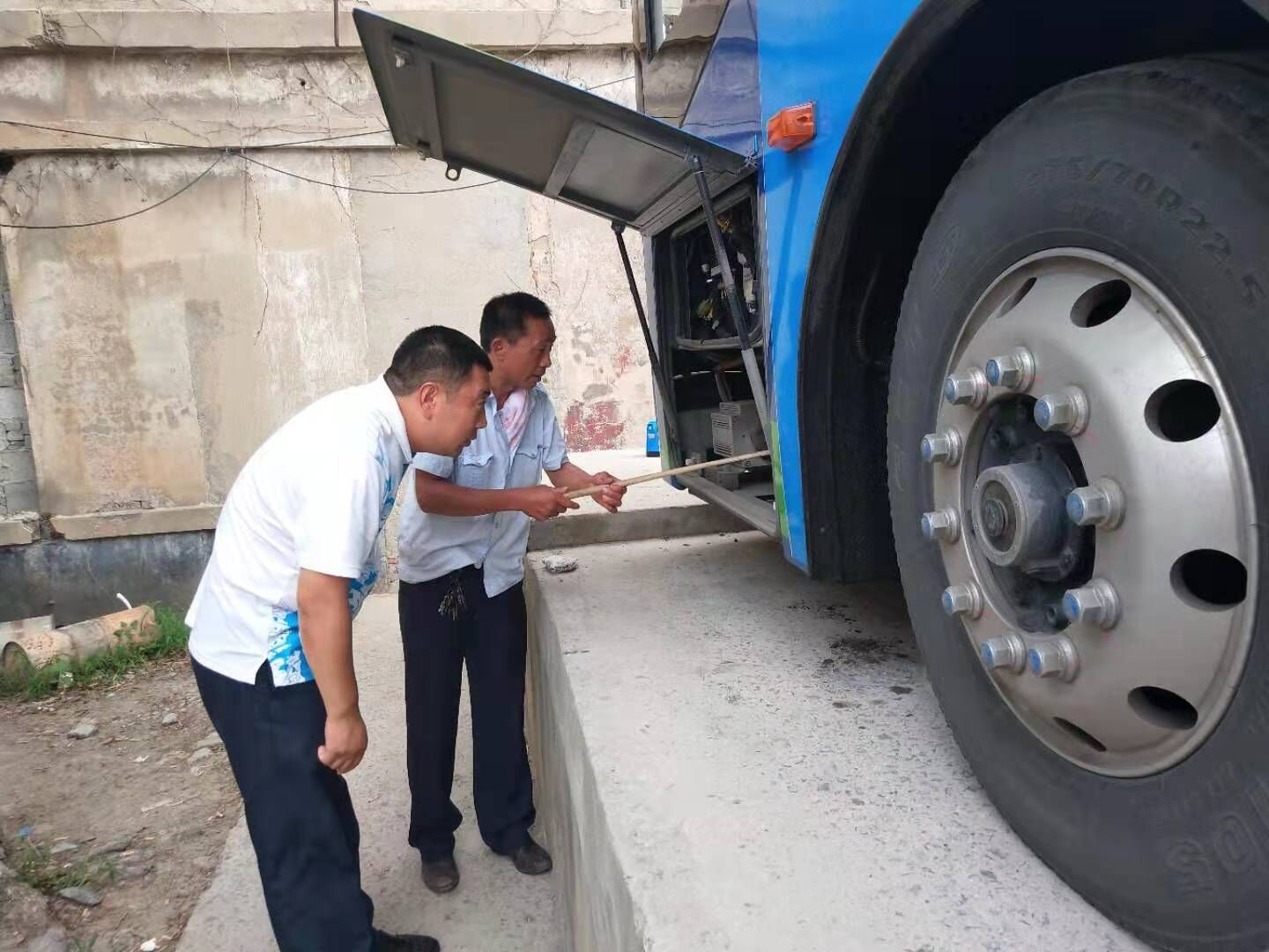 公交集團(tuán)公交事業(yè)一部開(kāi)展?fàn)I運(yùn)車(chē)輛安全檢查