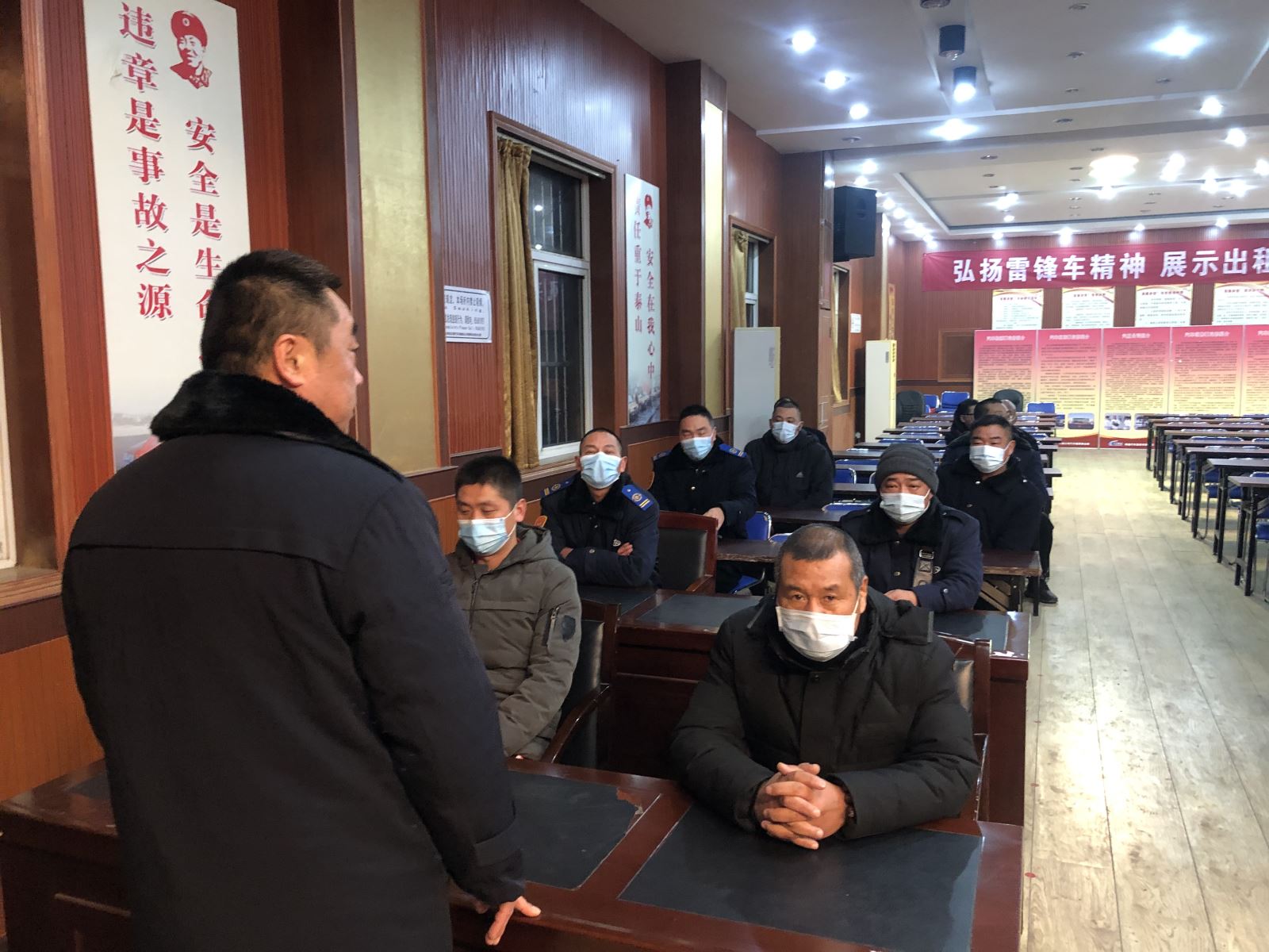 公交事業(yè)一部 召開春季安全行車教育專題會(huì)議