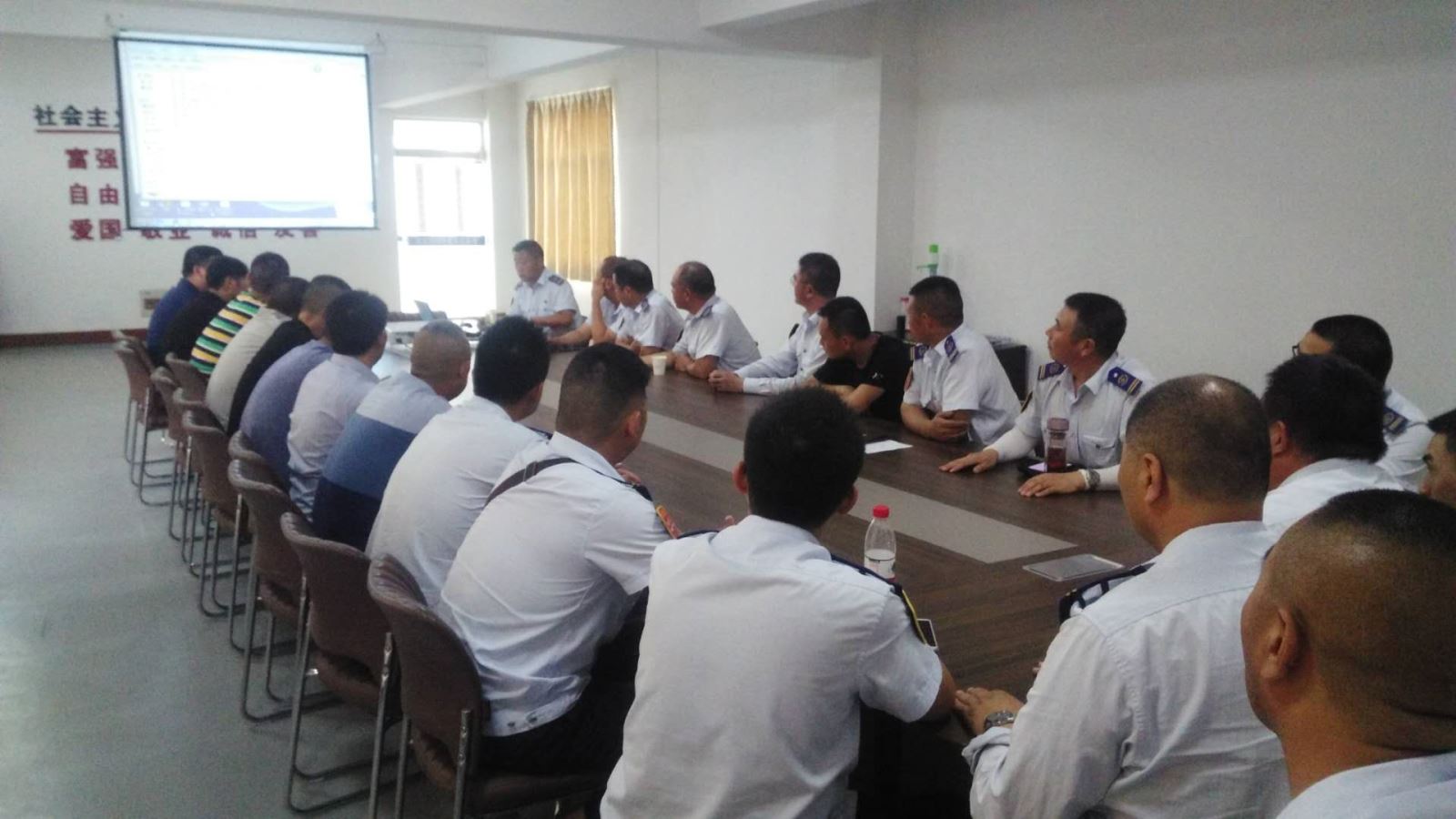 公交集團(tuán)公交事業(yè)一部開(kāi)展駕駛員每周一講安全知識(shí)專(zhuān)題教育培訓(xùn)