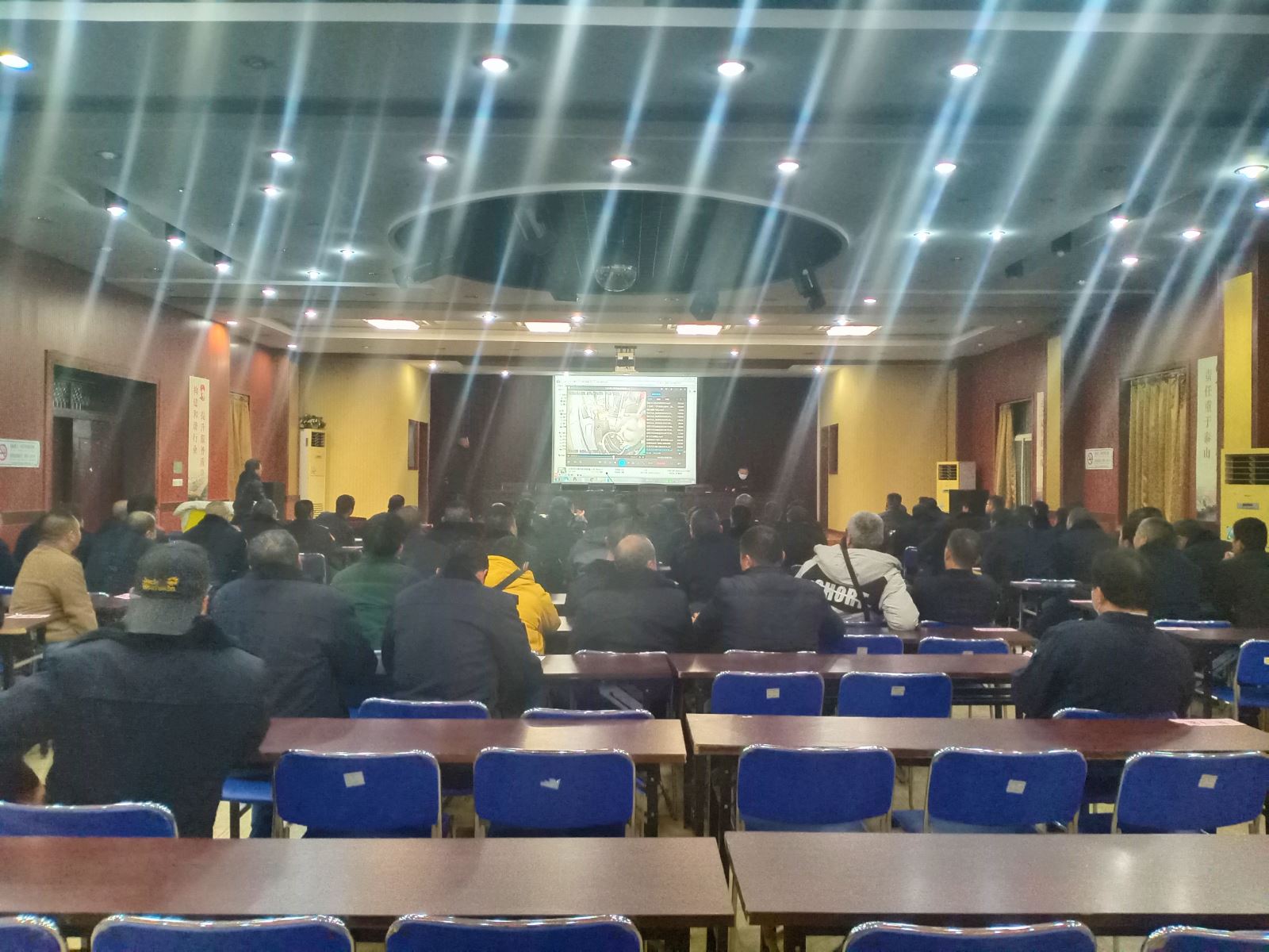 公交集團(tuán)公交事業(yè)一部召開駕駛員安全教育培訓(xùn)會(huì)