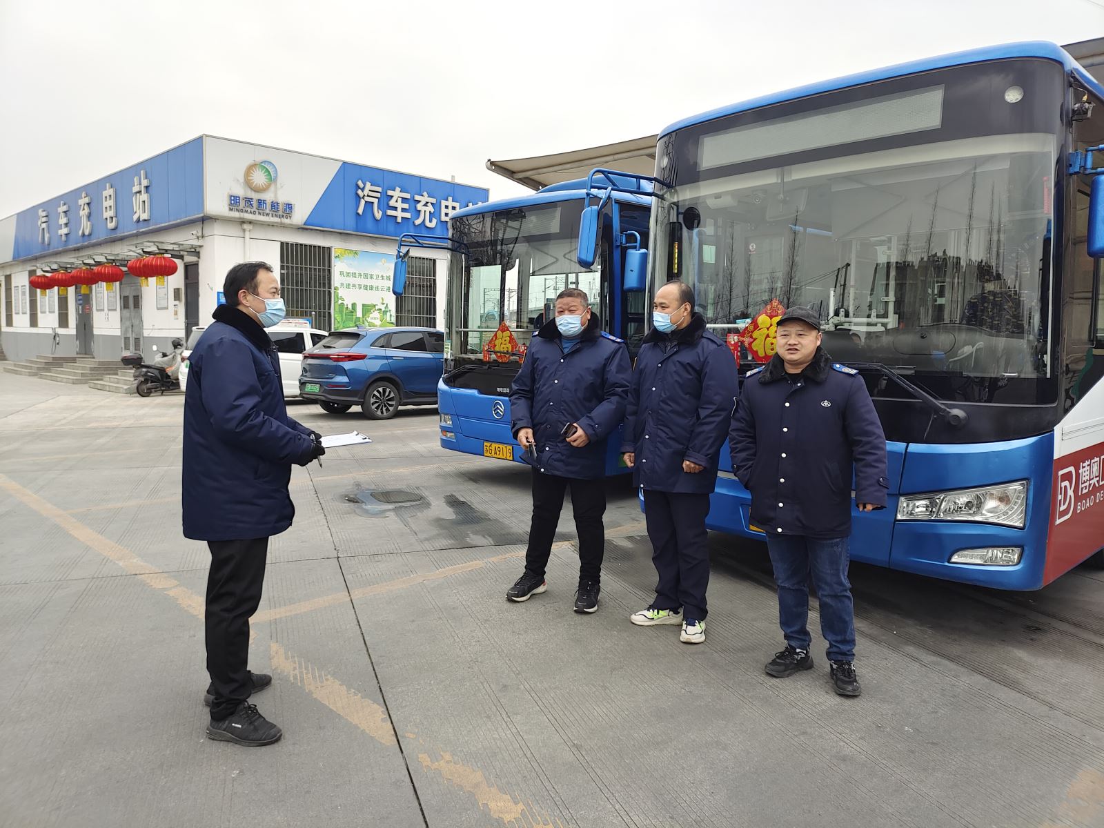 公交集團(tuán)公交事業(yè)一部緊繃反恐弦 嚴(yán)查危險品  確保春運(yùn)安全