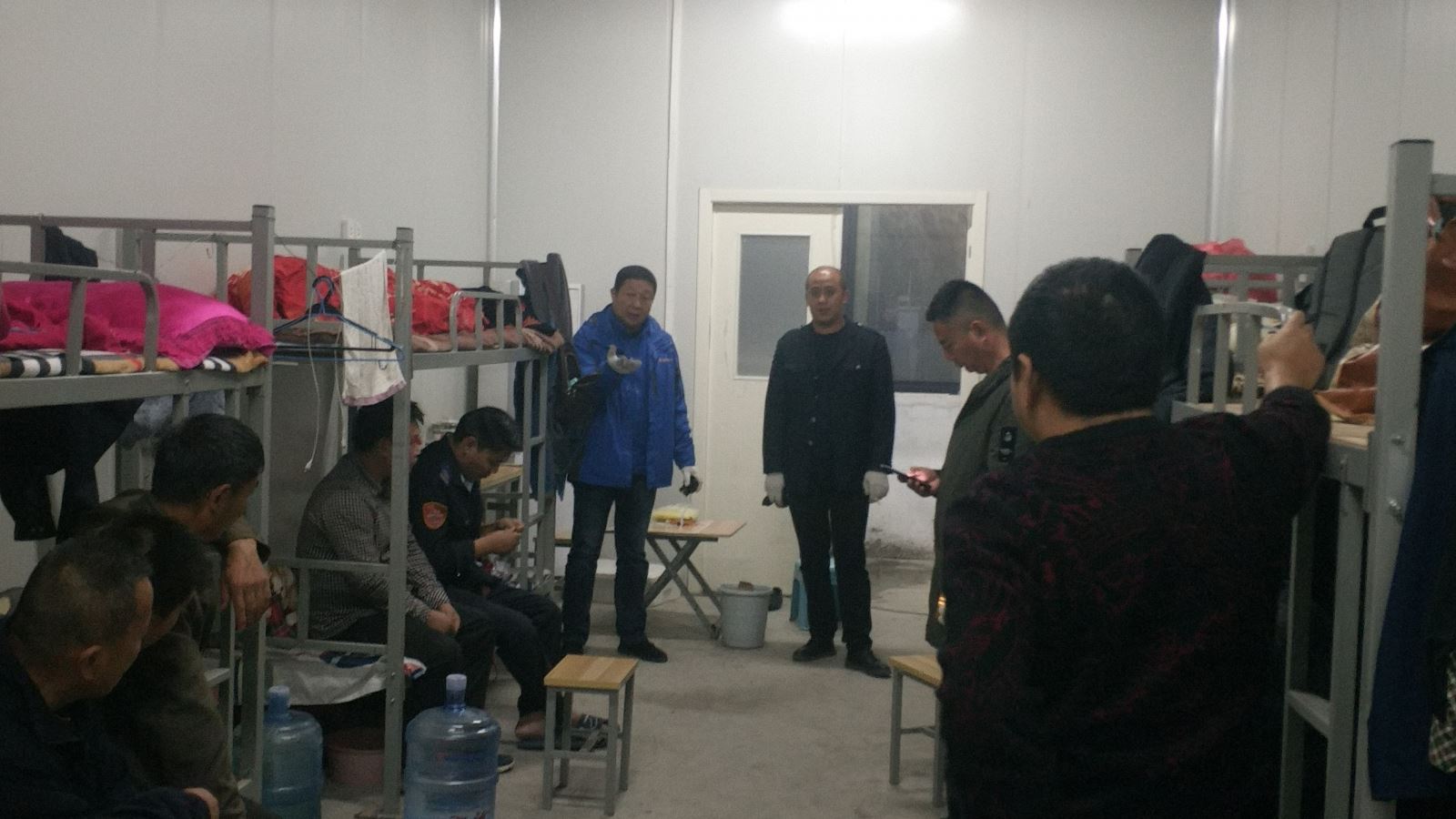 公交集團經(jīng)營發(fā)展事業(yè)部開展場站夜查工作