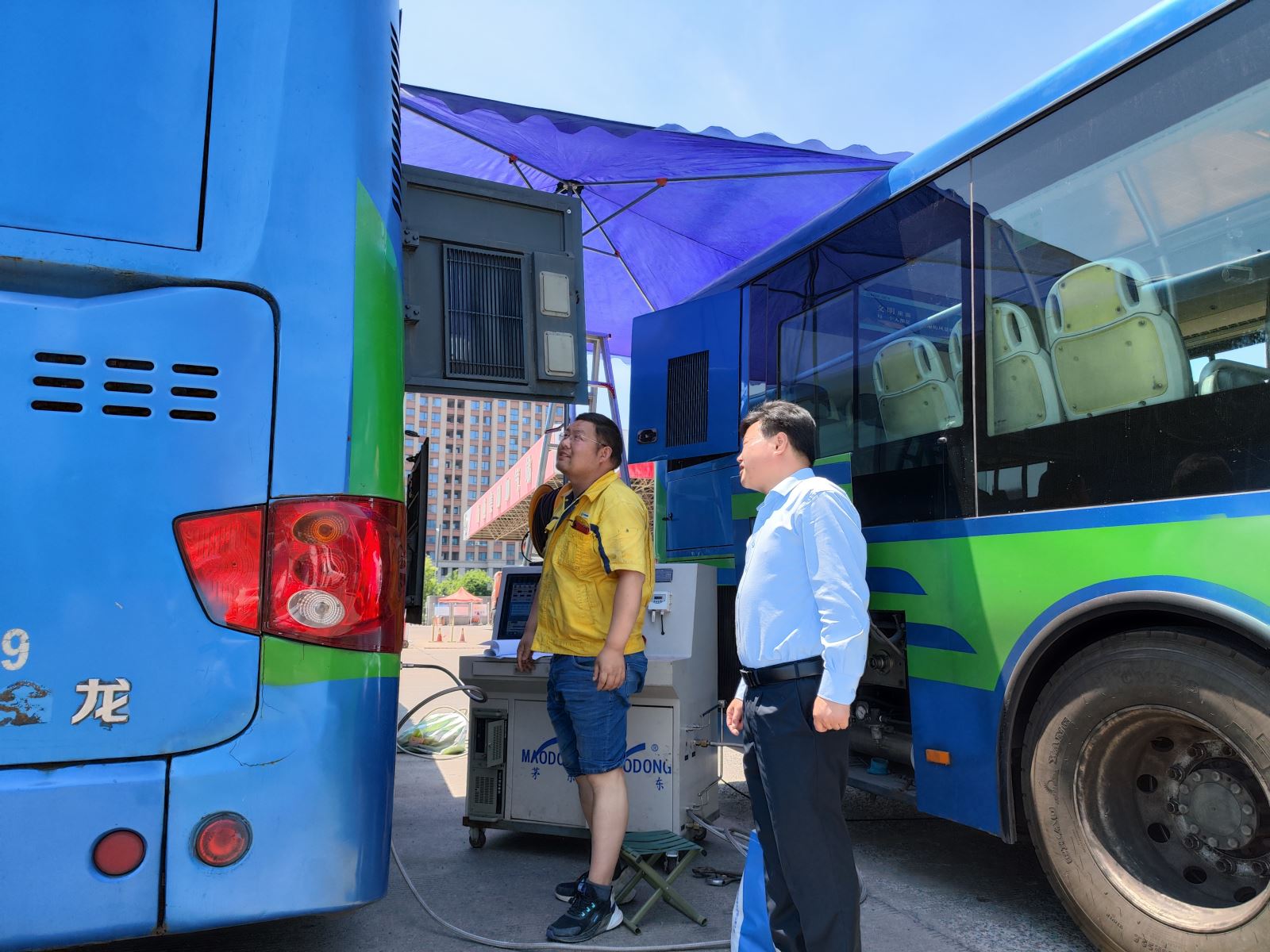 公交集團(tuán)快速公交事業(yè)部開展LNG車載氣瓶檢測(cè)工作