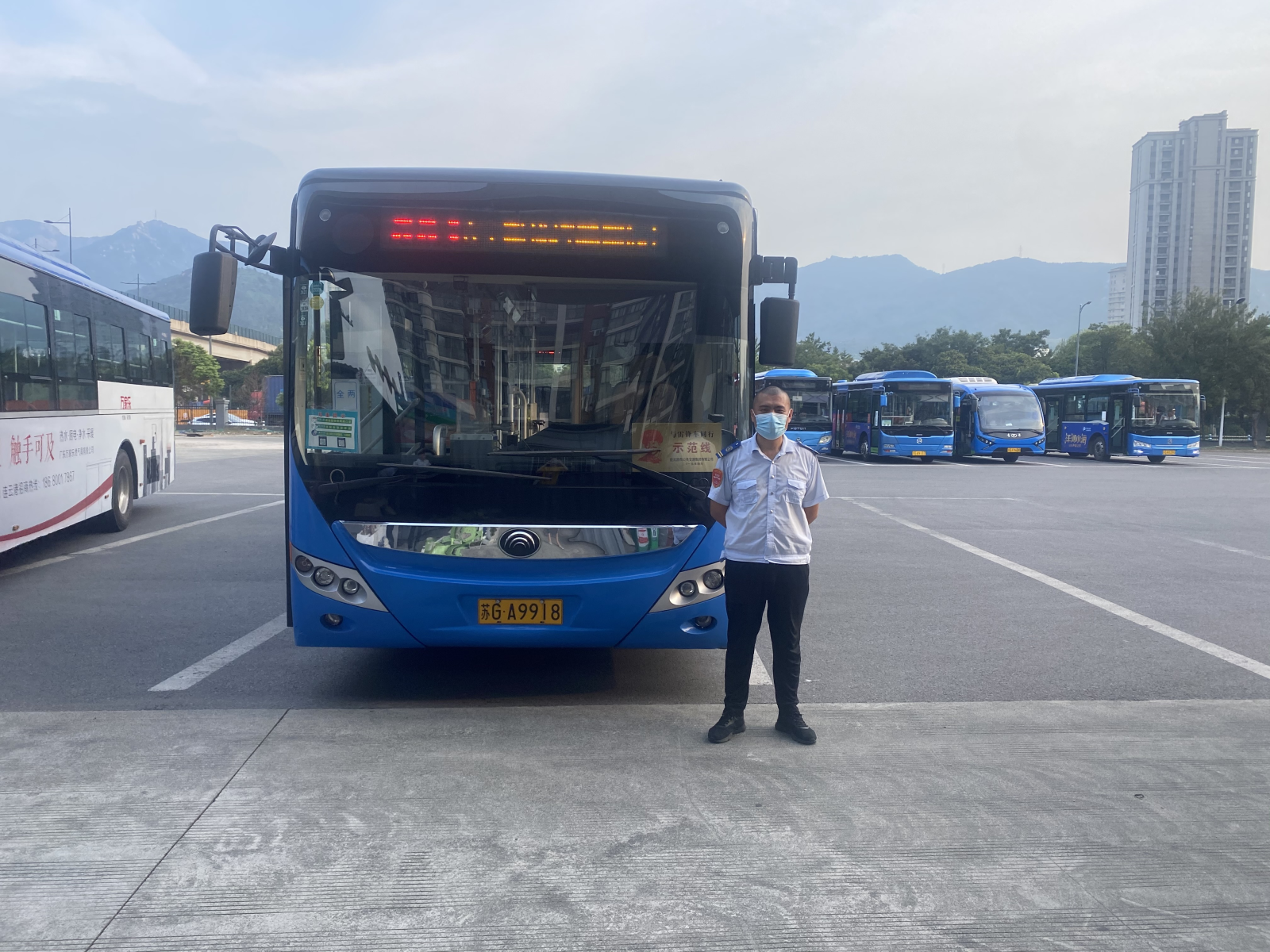 公交事業(yè)二部601路駕駛員王亮及時歸還乘客丟失的手機(jī)