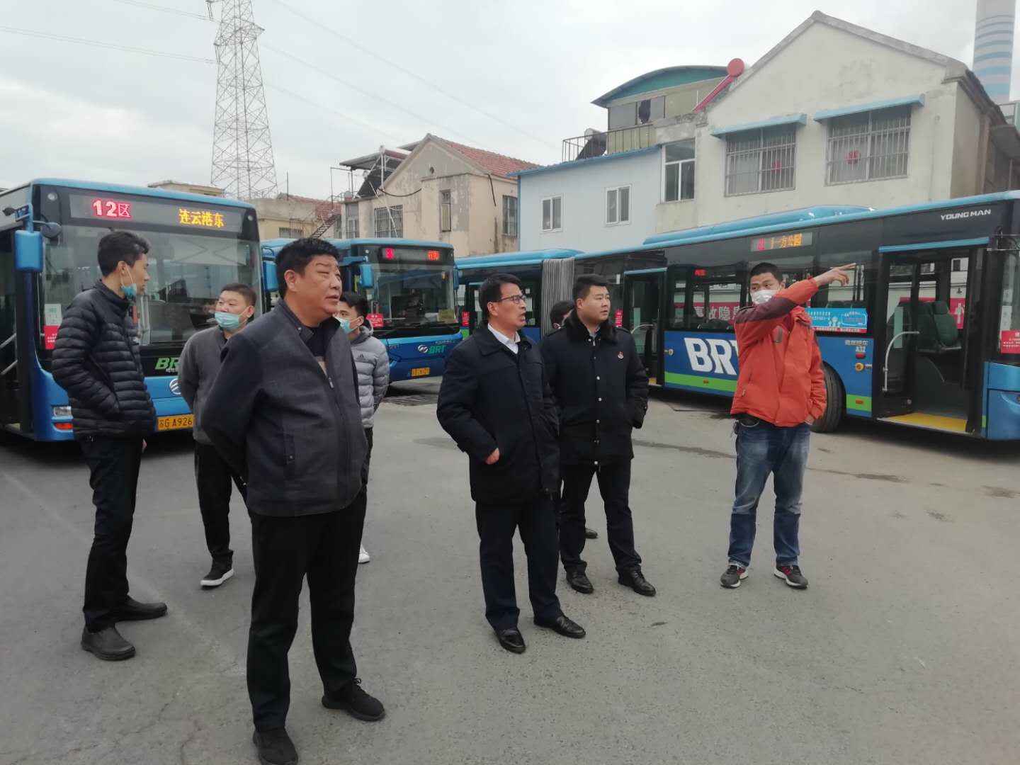 公交集團(tuán)領(lǐng)導(dǎo)班子至快速公交事業(yè)部海州站進(jìn)行現(xiàn)場(chǎng)調(diào)研