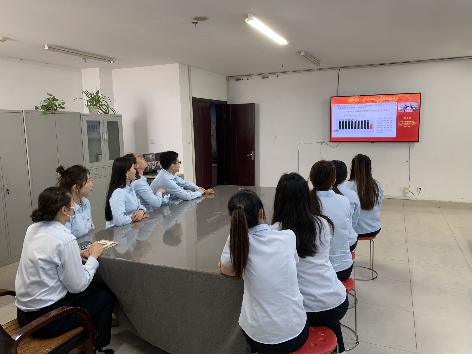 快速公交事業(yè)部組織觀看6.9國(guó)際檔案日專題講座