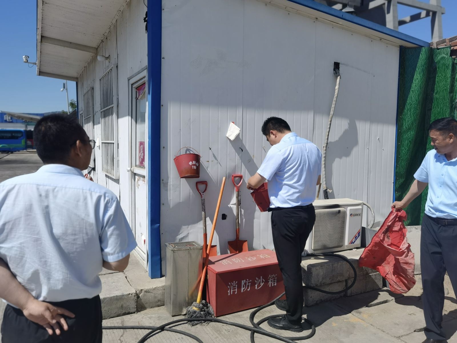 公交集團(tuán)快速公交事業(yè)部開展場(chǎng)站消防安全檢查