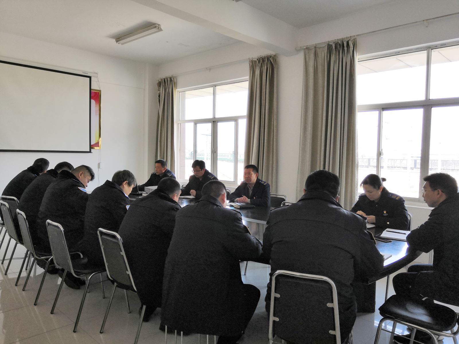 公交集團公交事業(yè)二部加強清明節(jié)黨風廉政建設(shè)工作