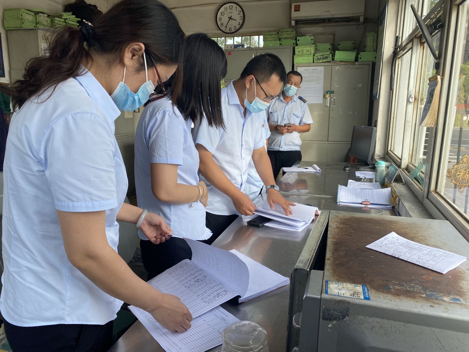 公交集團(tuán)堅(jiān)持疫情防控、迎接創(chuàng)文復(fù)審工作兩手抓、雙促進(jìn)