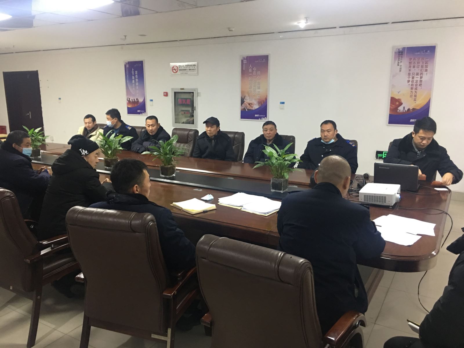 公交集團快速公交事業(yè)部召開駕駛員安全例會