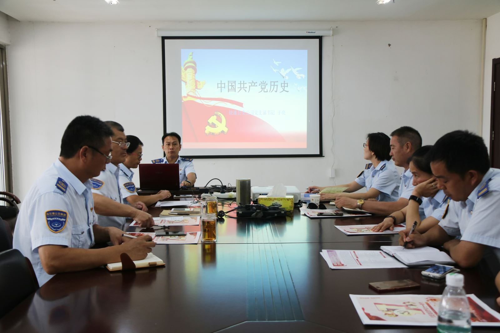 公交集團(tuán)快速公司召開解放思想大討論動員大會