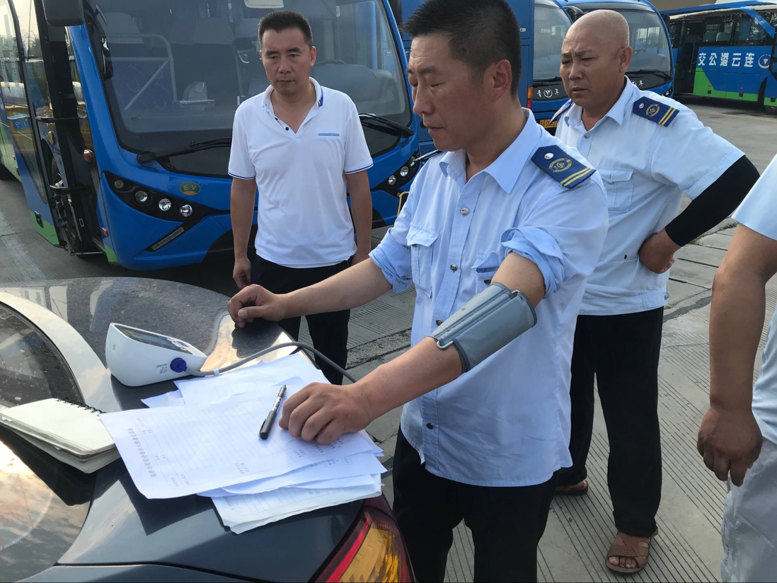 公交集團(tuán)佳連公司開展安全大檢查活動(dòng)