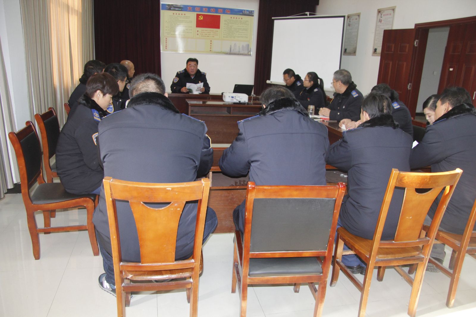 公交維修公司、大浦廠黨支部書記傳達(dá)西柏坡之行精神