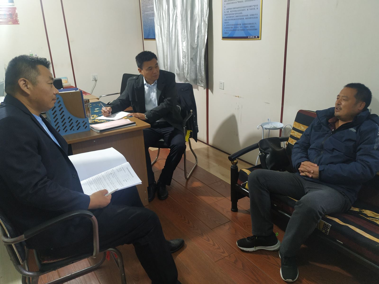 公交集團公交事業(yè)二部開展駕駛員安全幫教談心談話