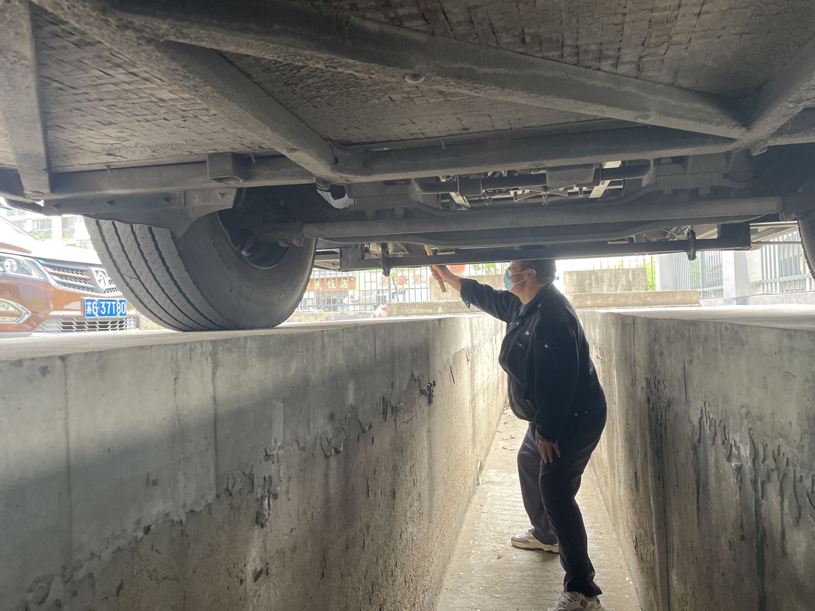 公交集團(tuán)公交事業(yè)二部開展五一節(jié)前機(jī)務(wù)專項大檢查