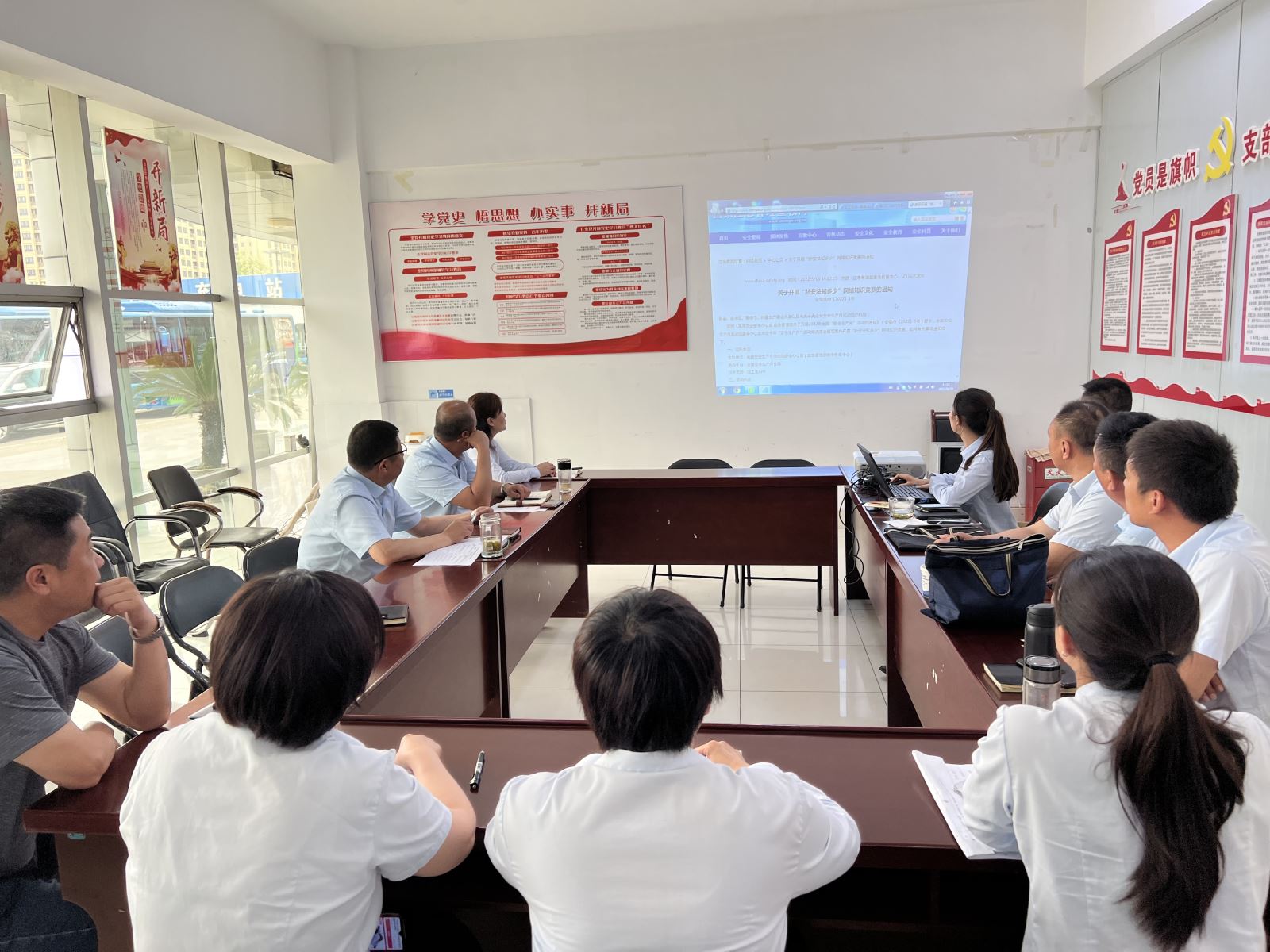 經(jīng)營(yíng)發(fā)展事業(yè)部組織職工積極參與全國(guó)“新安法知多少”網(wǎng)絡(luò)競(jìng)賽活動(dòng)