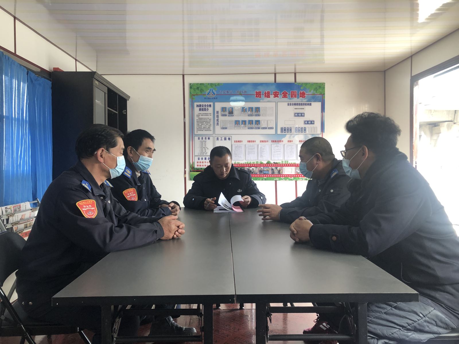 公交集團(tuán)公交事業(yè)二部持續(xù)開展安全合格班組創(chuàng)建工作