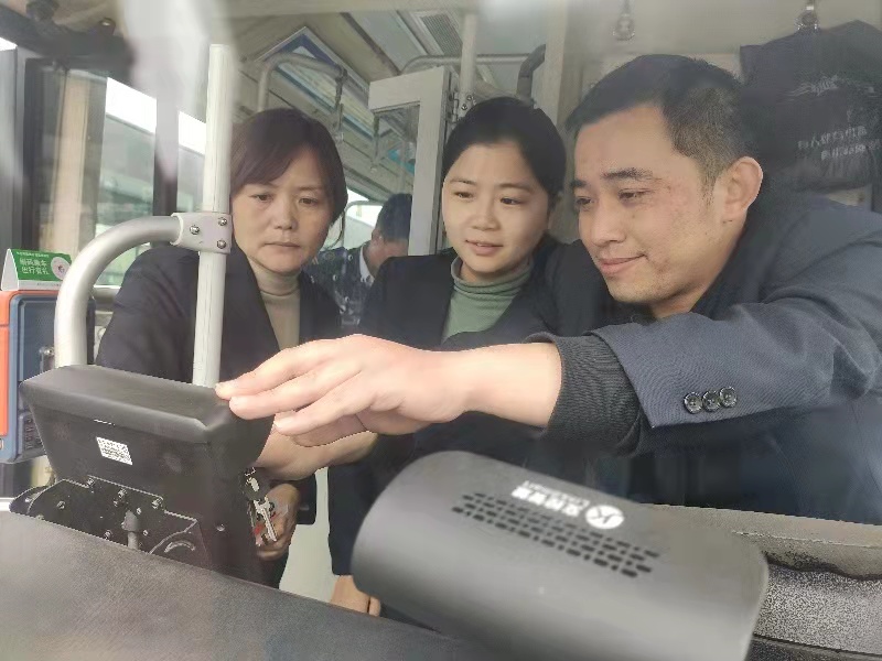 快速公交事業(yè)部調度員開展調取車載硬盤業(yè)務培訓