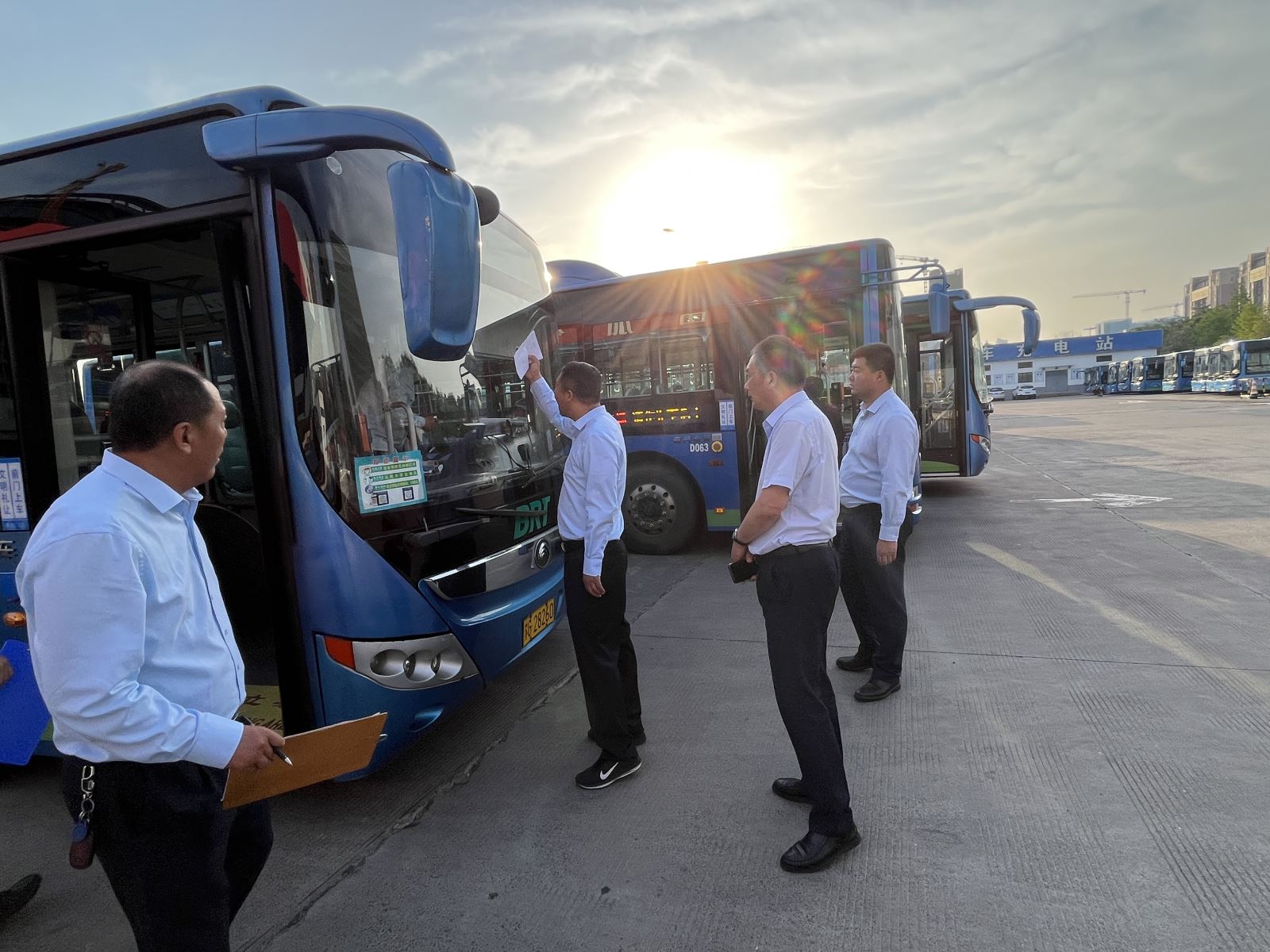 公交集團(tuán)快速公交事業(yè)部開展“安全生產(chǎn)月”綜合大檢查