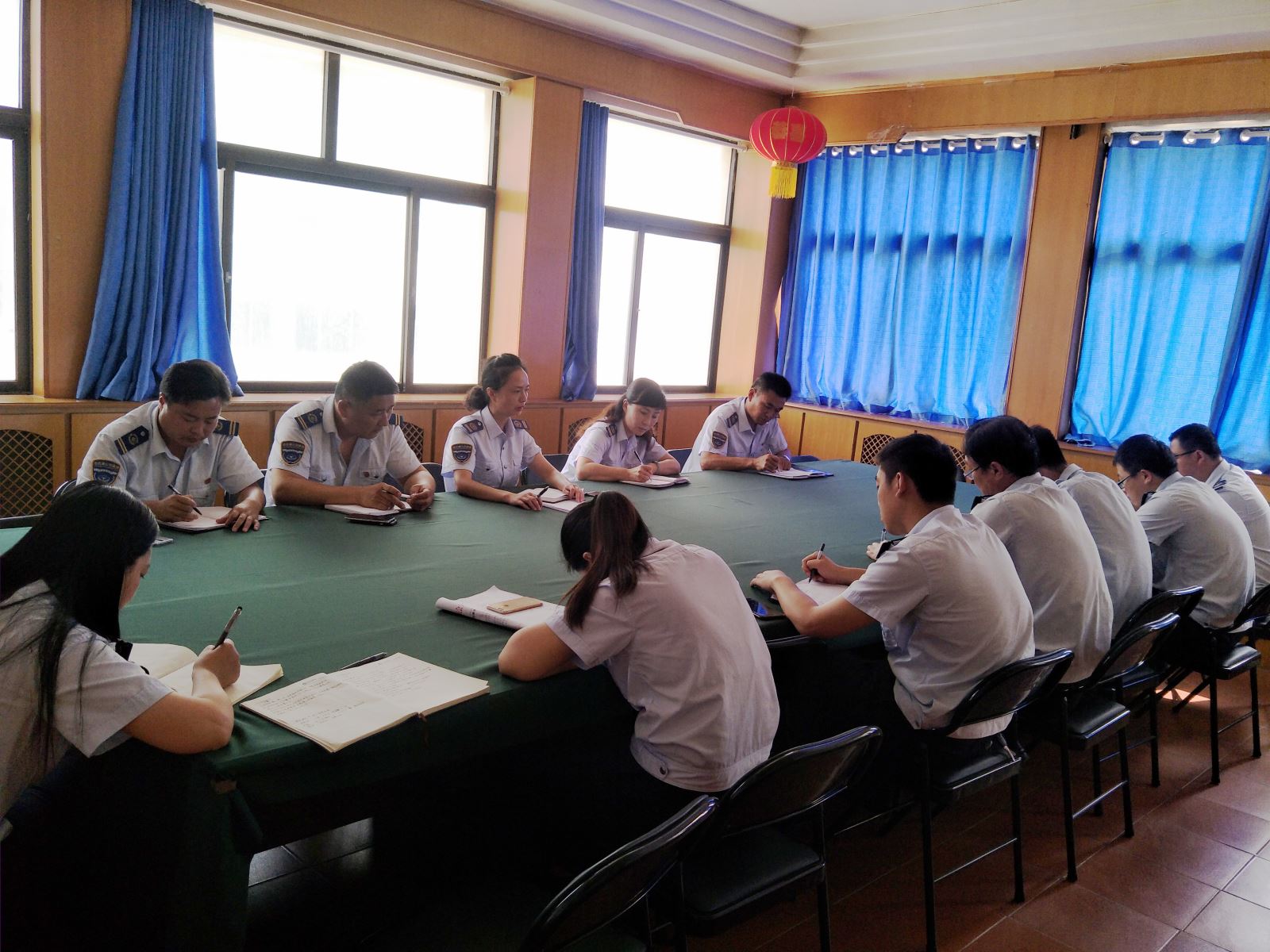 公交集團(tuán)佳連公司召開學(xué)習(xí)宣傳市委十二屆六中全會精神學(xué)習(xí)專題會