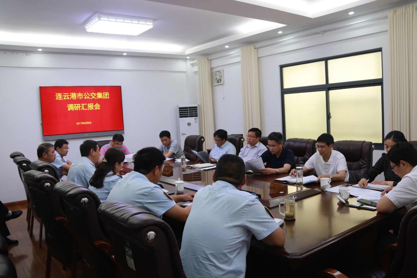 市交通控股集團(tuán)領(lǐng)導(dǎo)到公交集團(tuán)調(diào)研