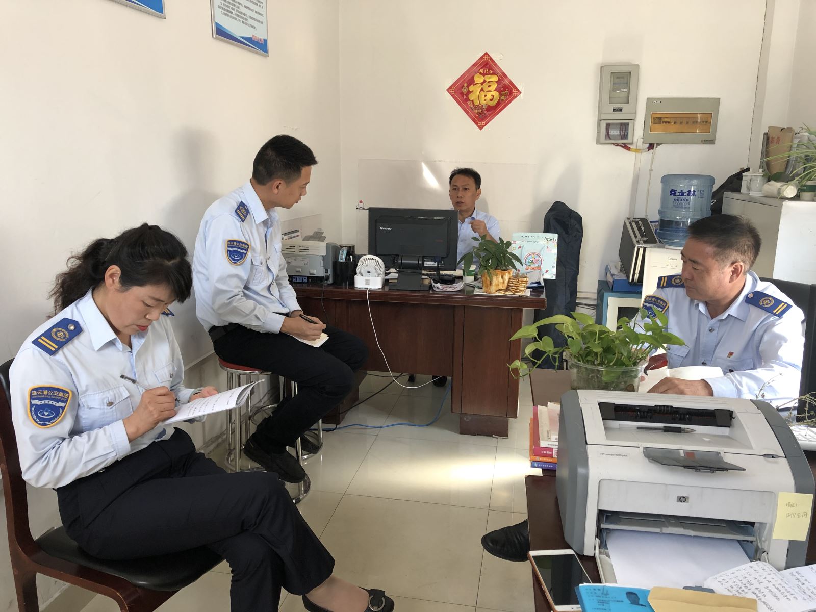 公交集團(tuán)快速公交事業(yè)部、公交事業(yè)二部、經(jīng)營發(fā)展事業(yè)部、機(jī)務(wù)技術(shù)事業(yè)部召開“國慶”長假安全生產(chǎn)專題會