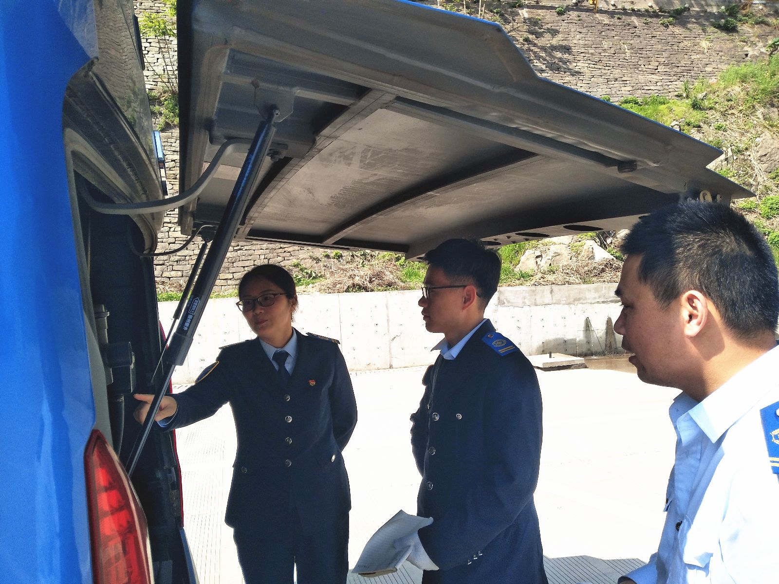 公交集團(tuán)機(jī)務(wù)技術(shù)部開(kāi)展五一車輛安全技術(shù)狀況檢查工作