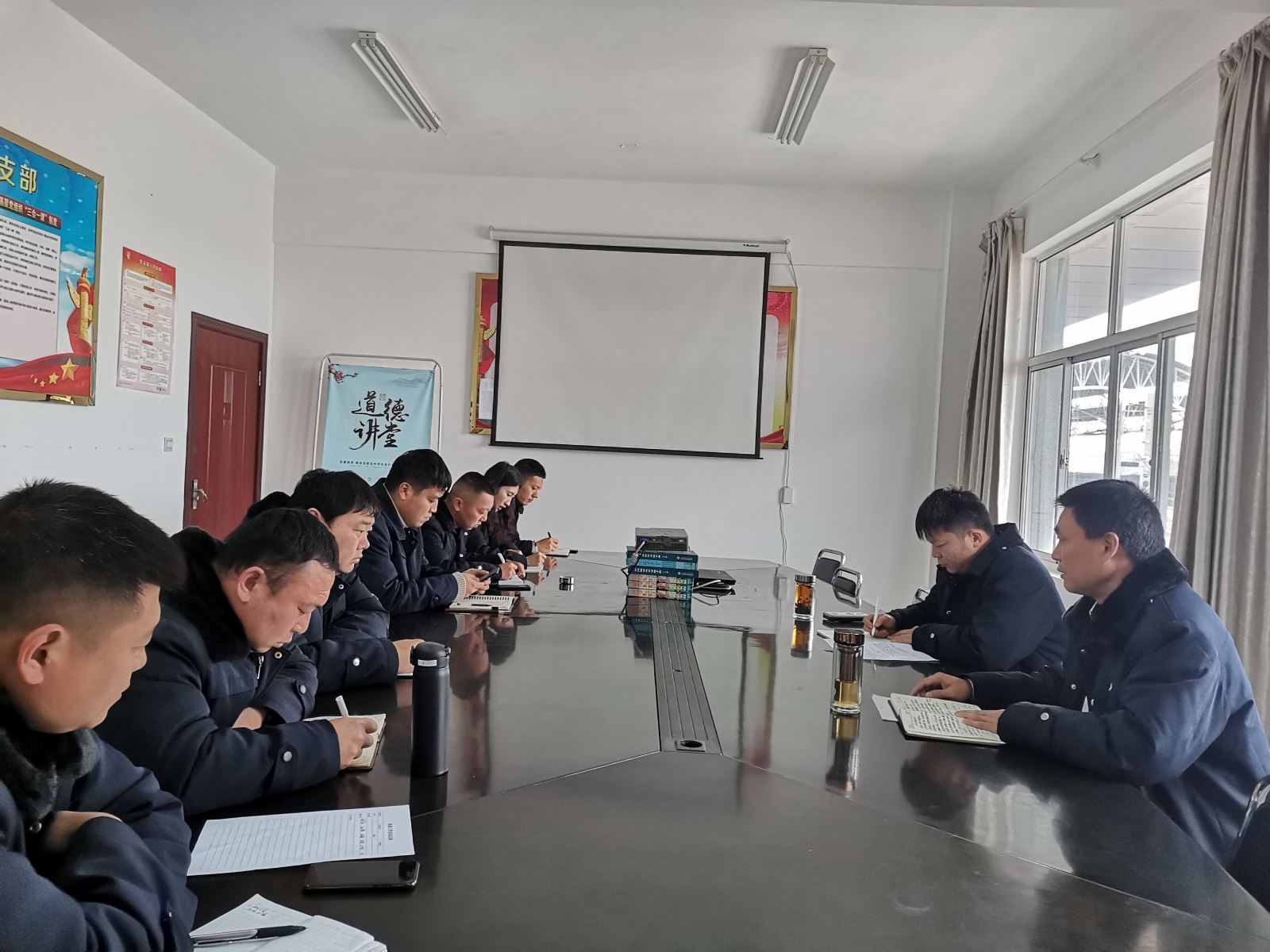 公交集團公交事業(yè)二部召開機務工作專題會議