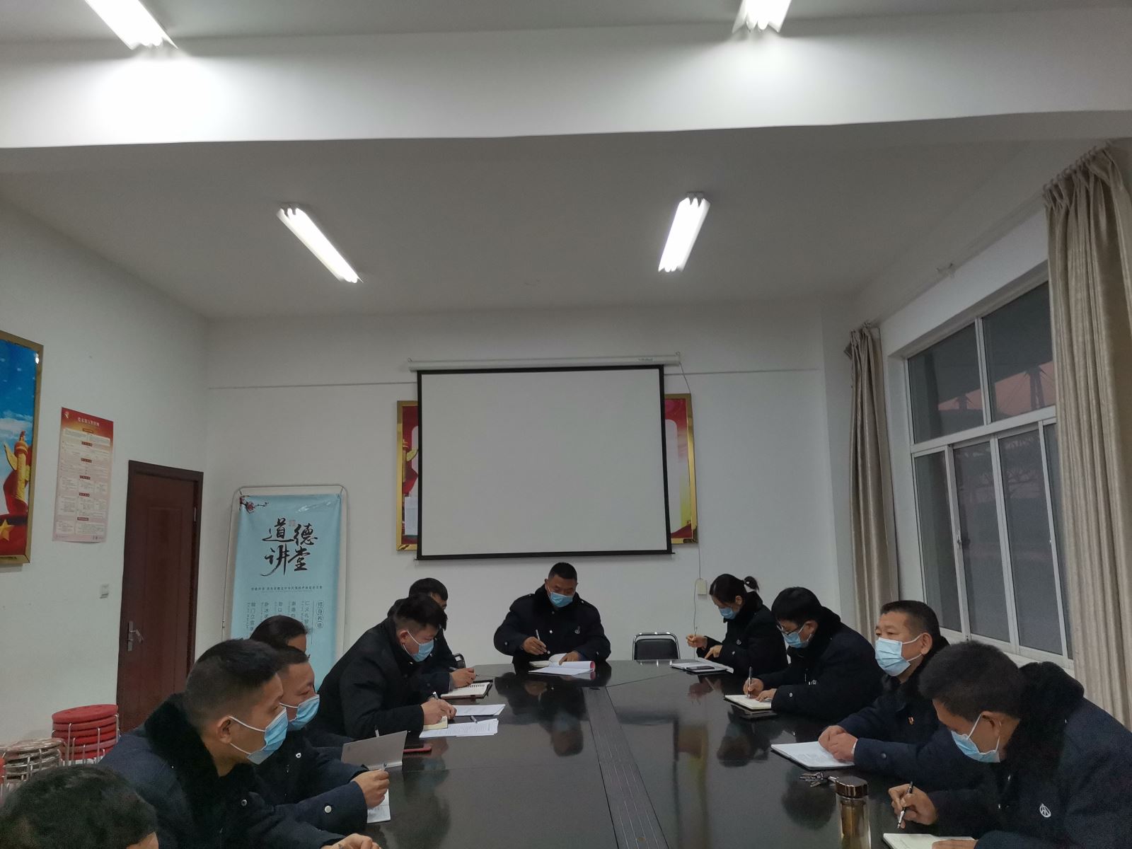 公交集團(tuán)公交事業(yè)二部召開(kāi)疫情防控專題會(huì)議