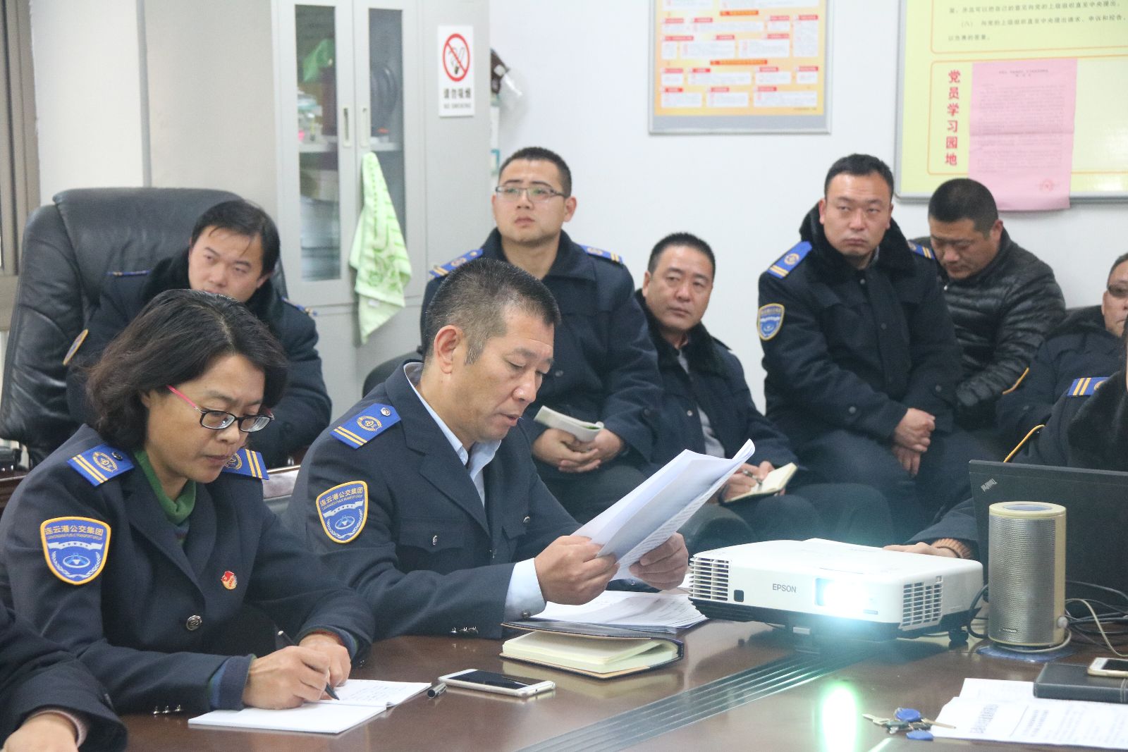 公交集團(tuán)快速公司組織黨員學(xué)習(xí)黨的十九大會議精神