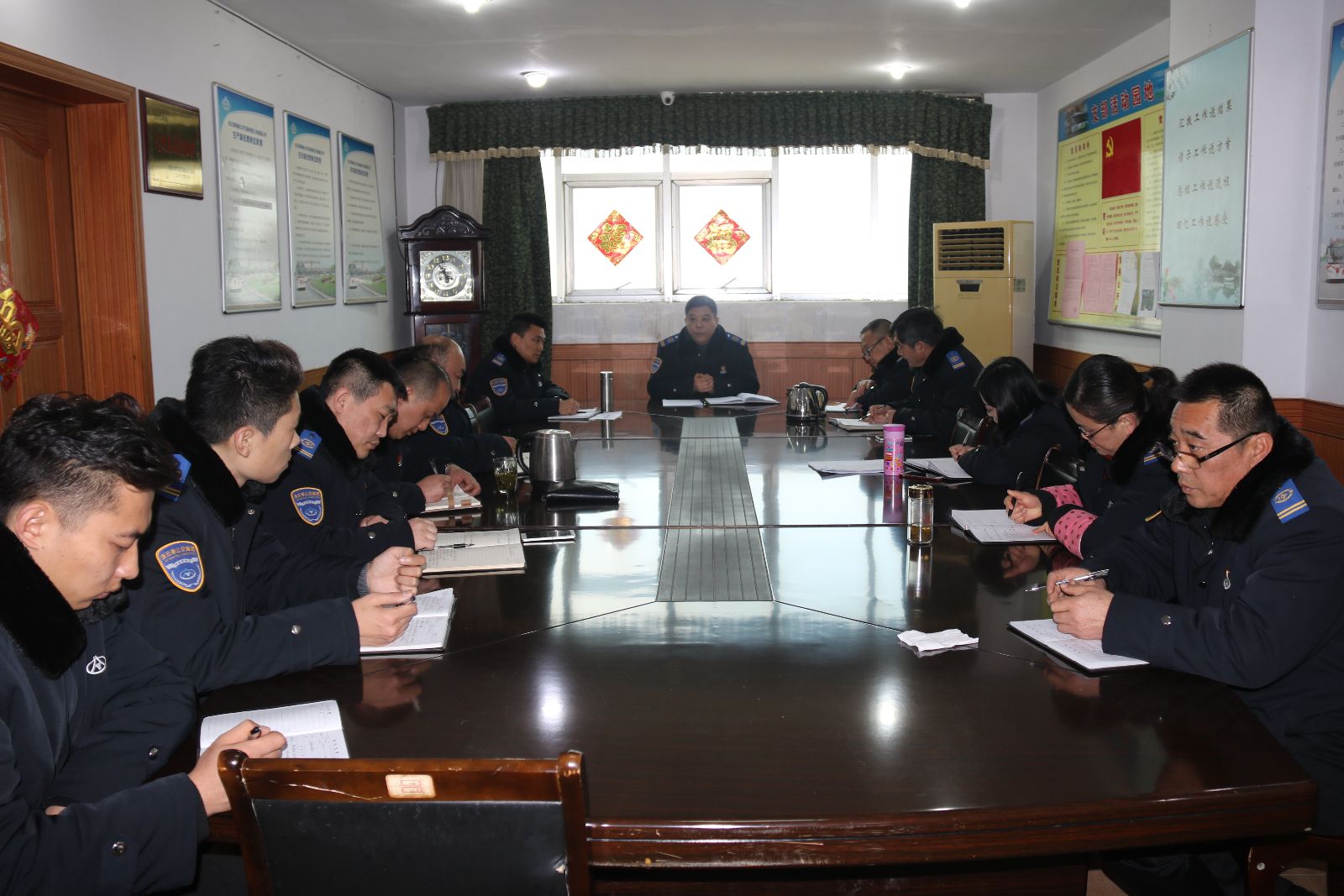 公交新浦公司召開安全領(lǐng)導(dǎo)小組會(huì)議