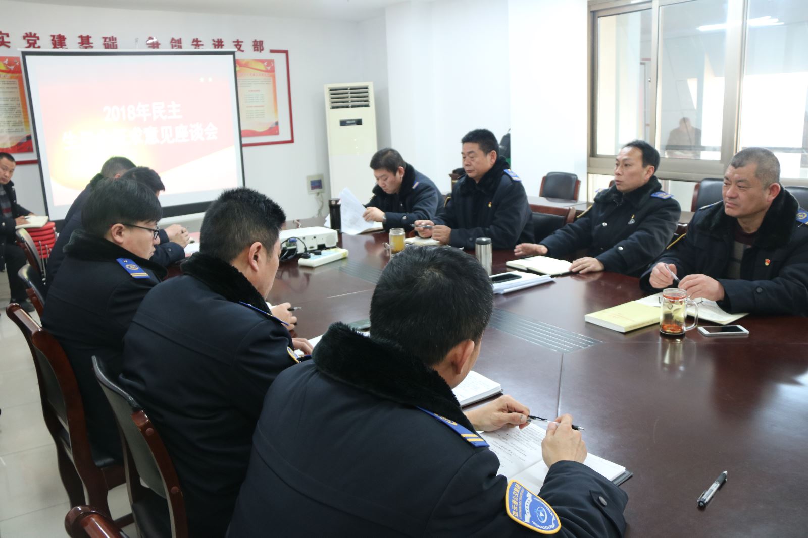 公交集團(tuán)快速公交事業(yè)部開展民主生活征求意見座談會(huì)