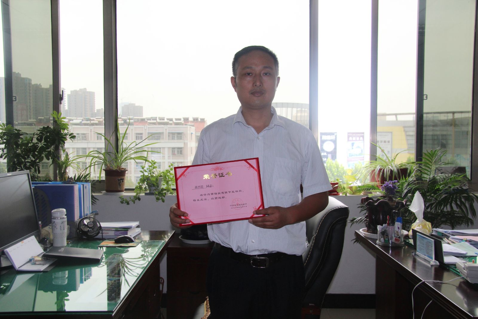 BRT駕駛員蔣興貴獲省交通廳節(jié)能標(biāo)兵