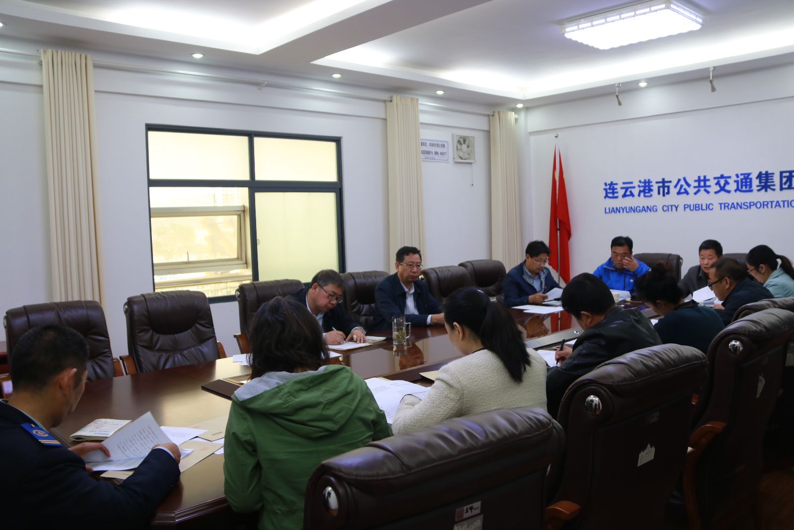 公交集團(tuán)開展“雙進(jìn)雙促”活動(dòng) 深入貧困戶家中走訪調(diào)查