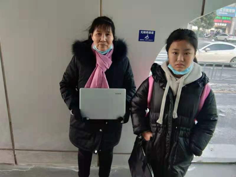 快速公交事業(yè)部站務員朱海瑞幫助乘客找回丟失的筆記本電腦獲感謝